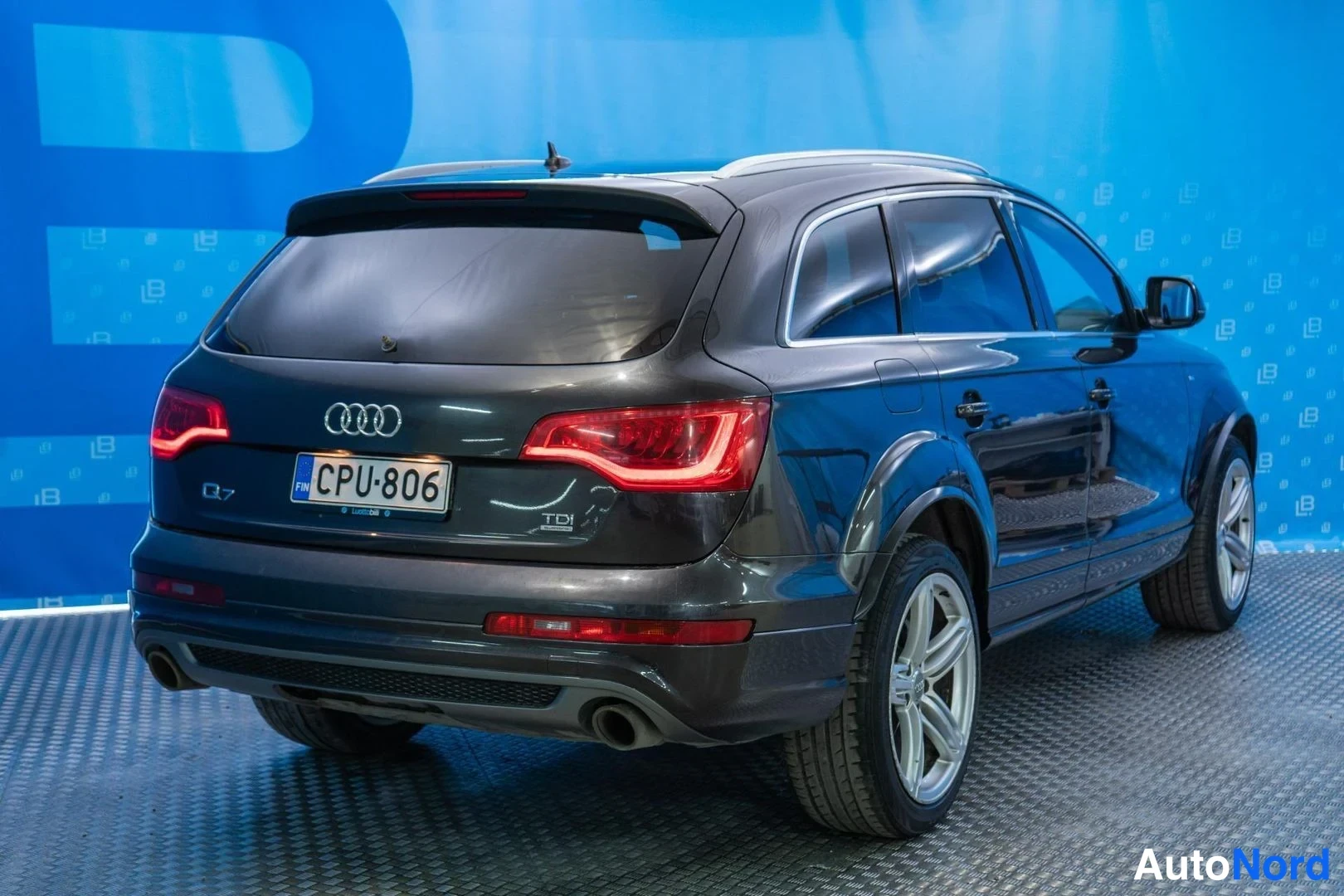 Black Audi Q7 2011, rear three-quarter, photo 5