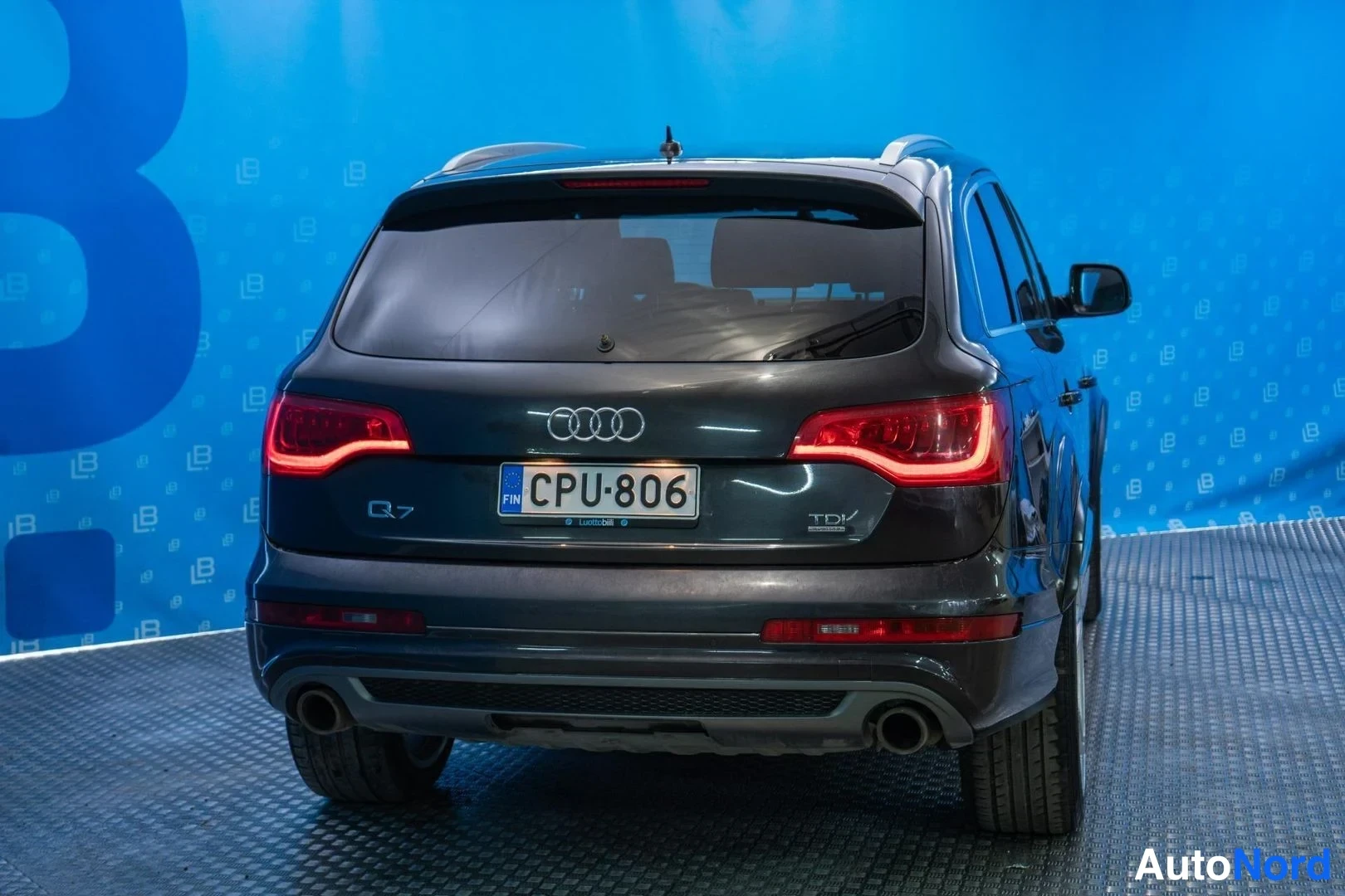 Black Audi Q7 2011, rear, photo 6