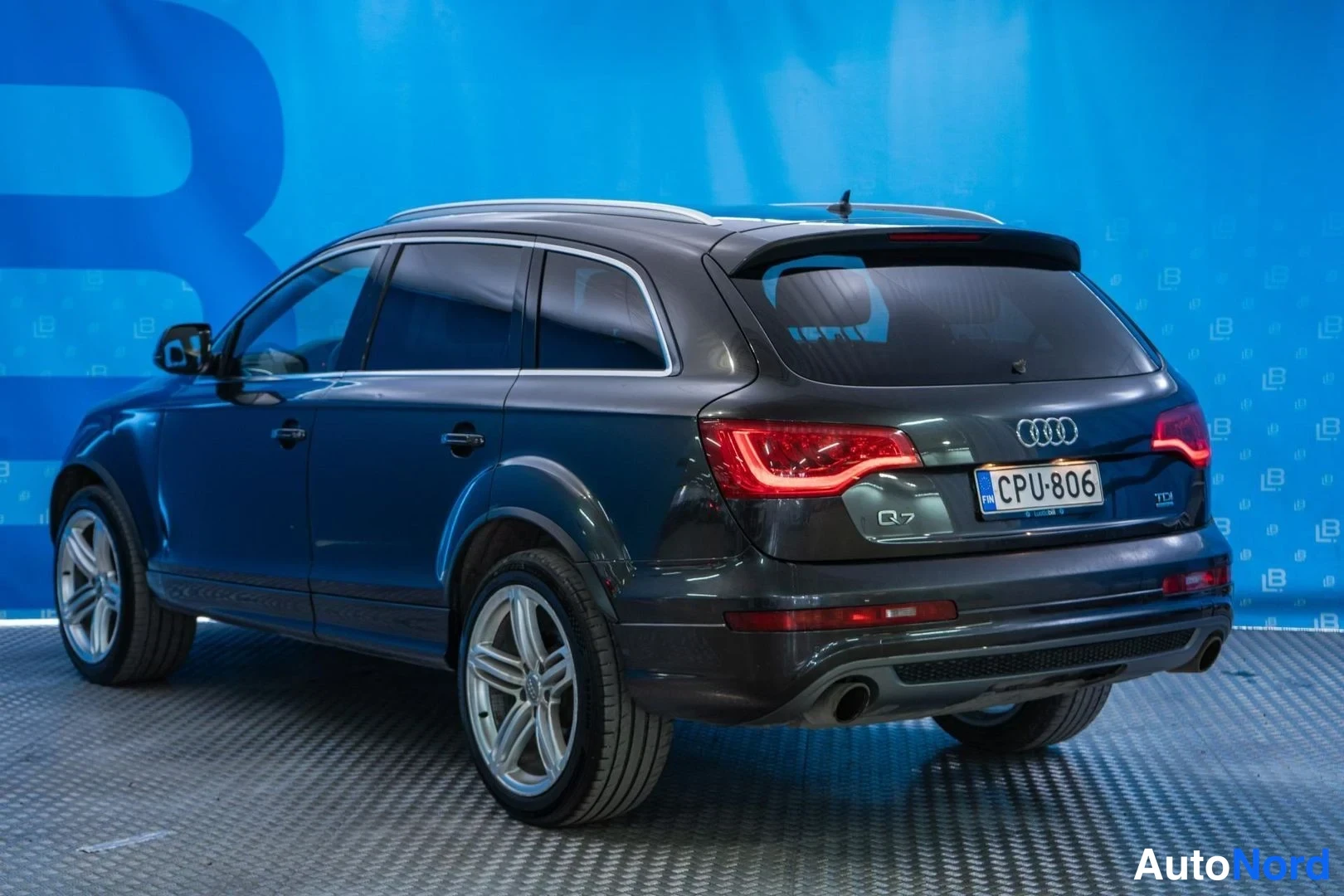 Black Audi Q7 2011, rear three-quarter, photo 4