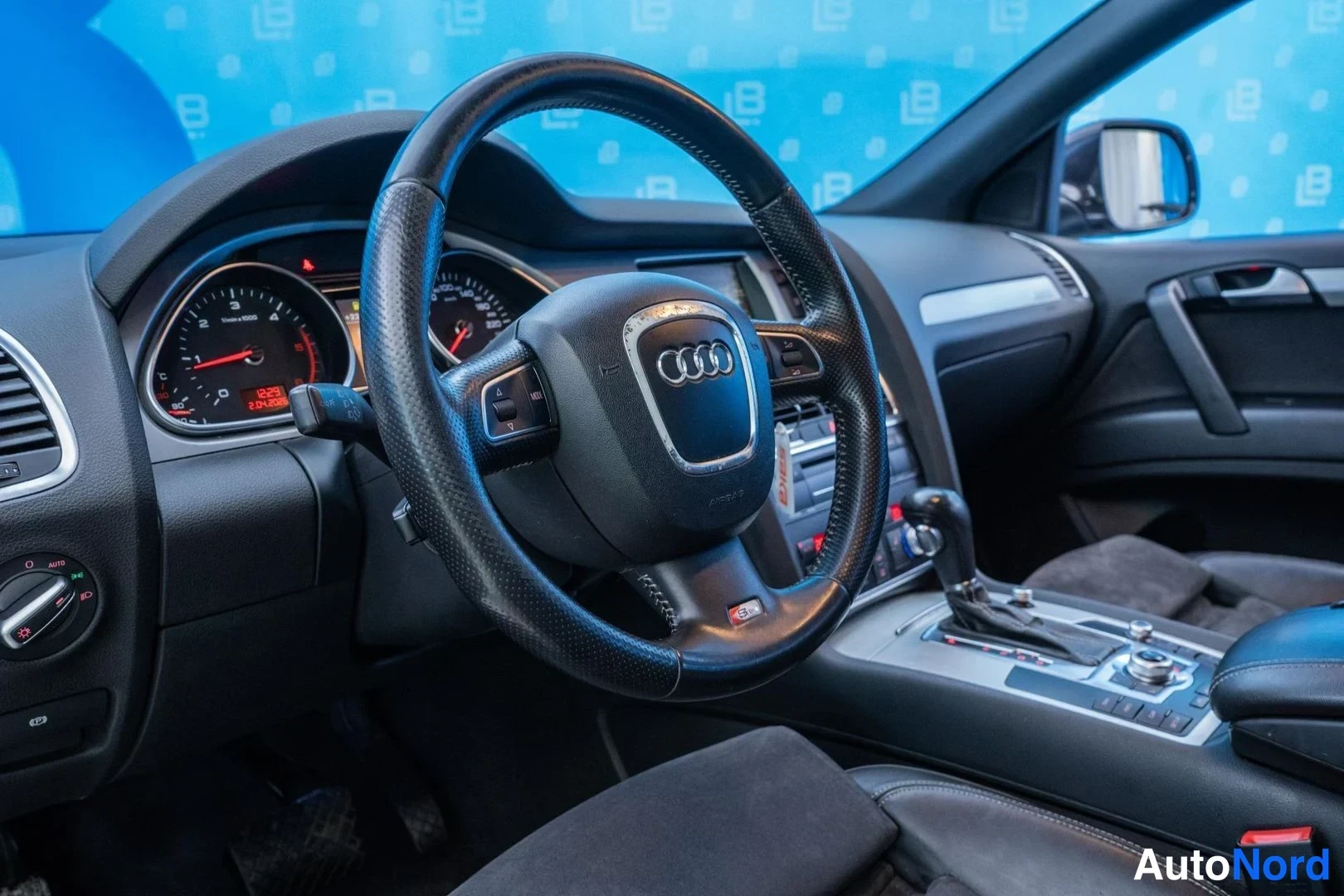 Black Audi Q7 2011, cockpit, photo 7