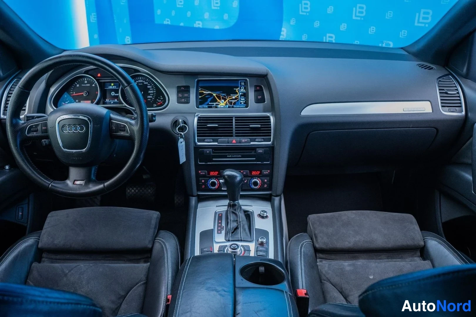 Black Audi Q7 2011, cockpit, photo 8