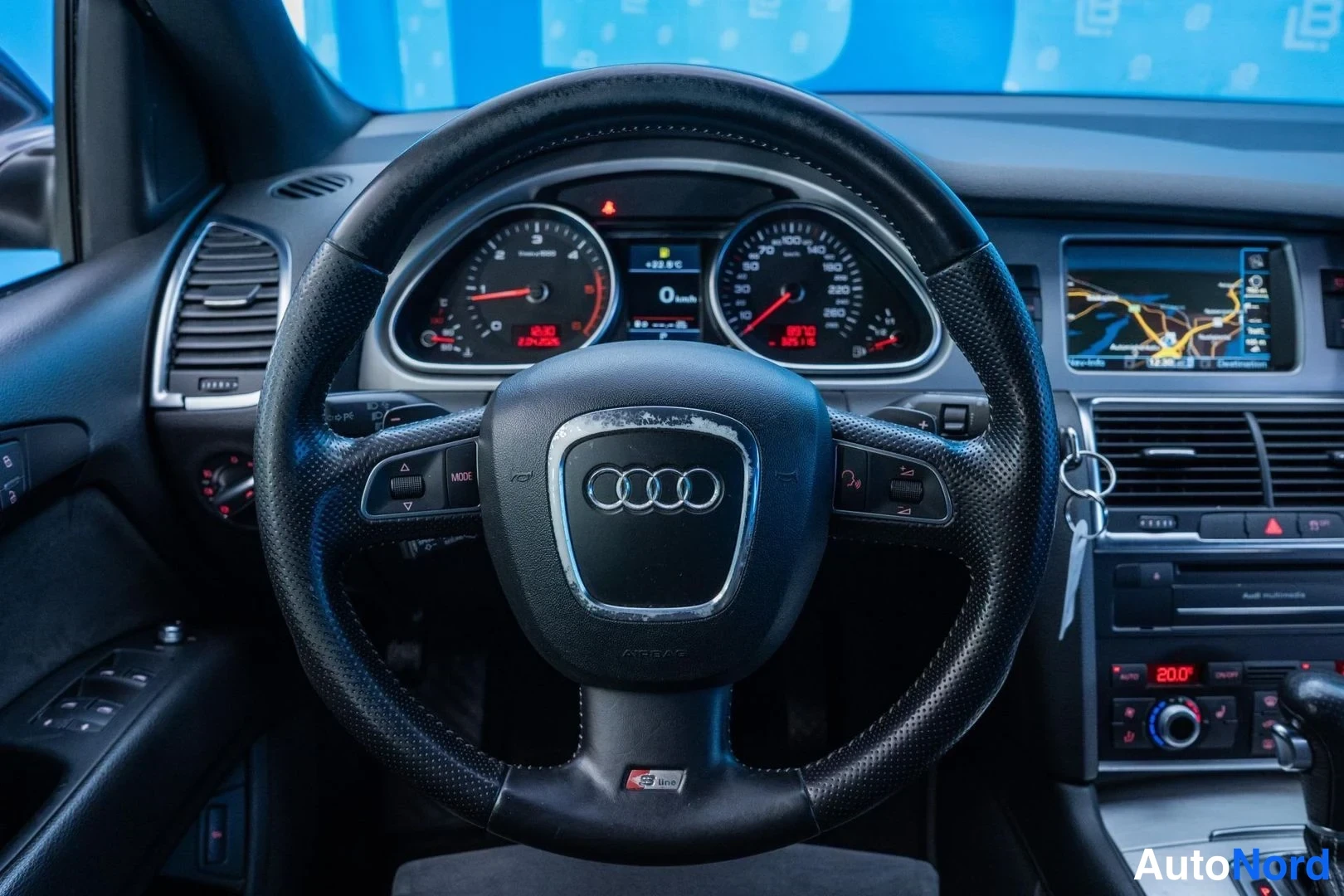 Black Audi Q7 2011, detail, photo 13