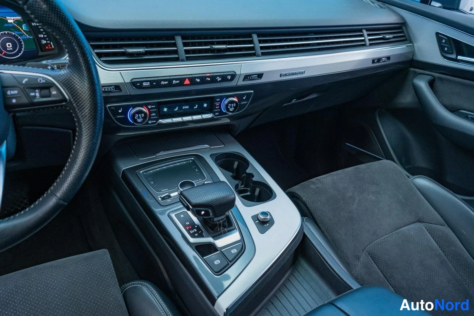 Black Audi Q7 2016, detail, photo 14