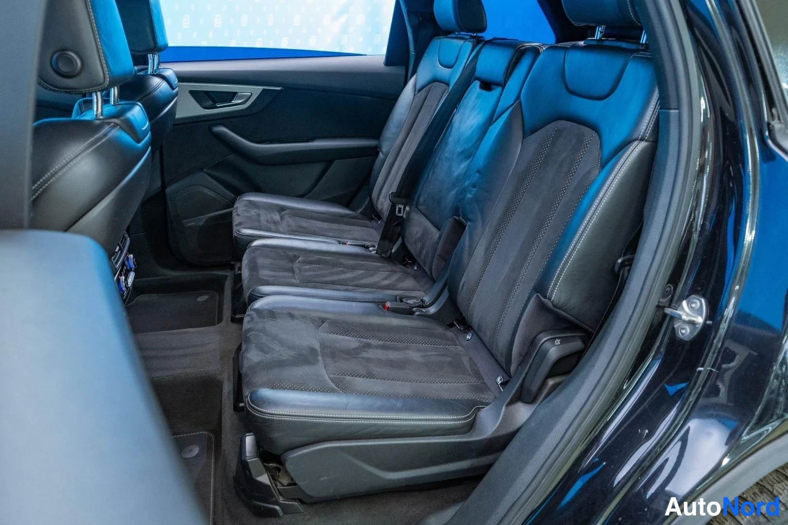 Black Audi Q7 2016, rear seats, photo 10