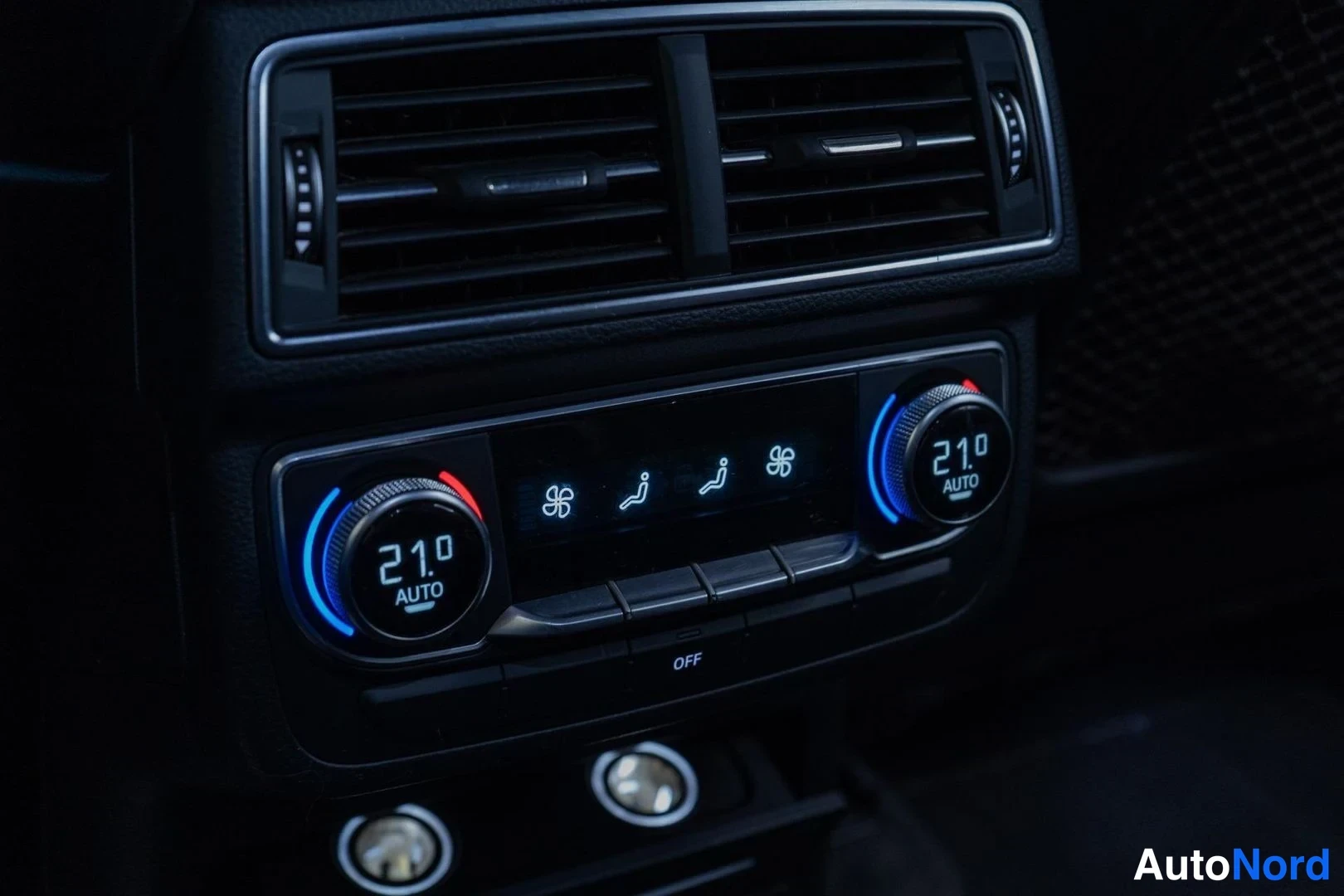 Black Audi Q7 2016, detail, photo 26