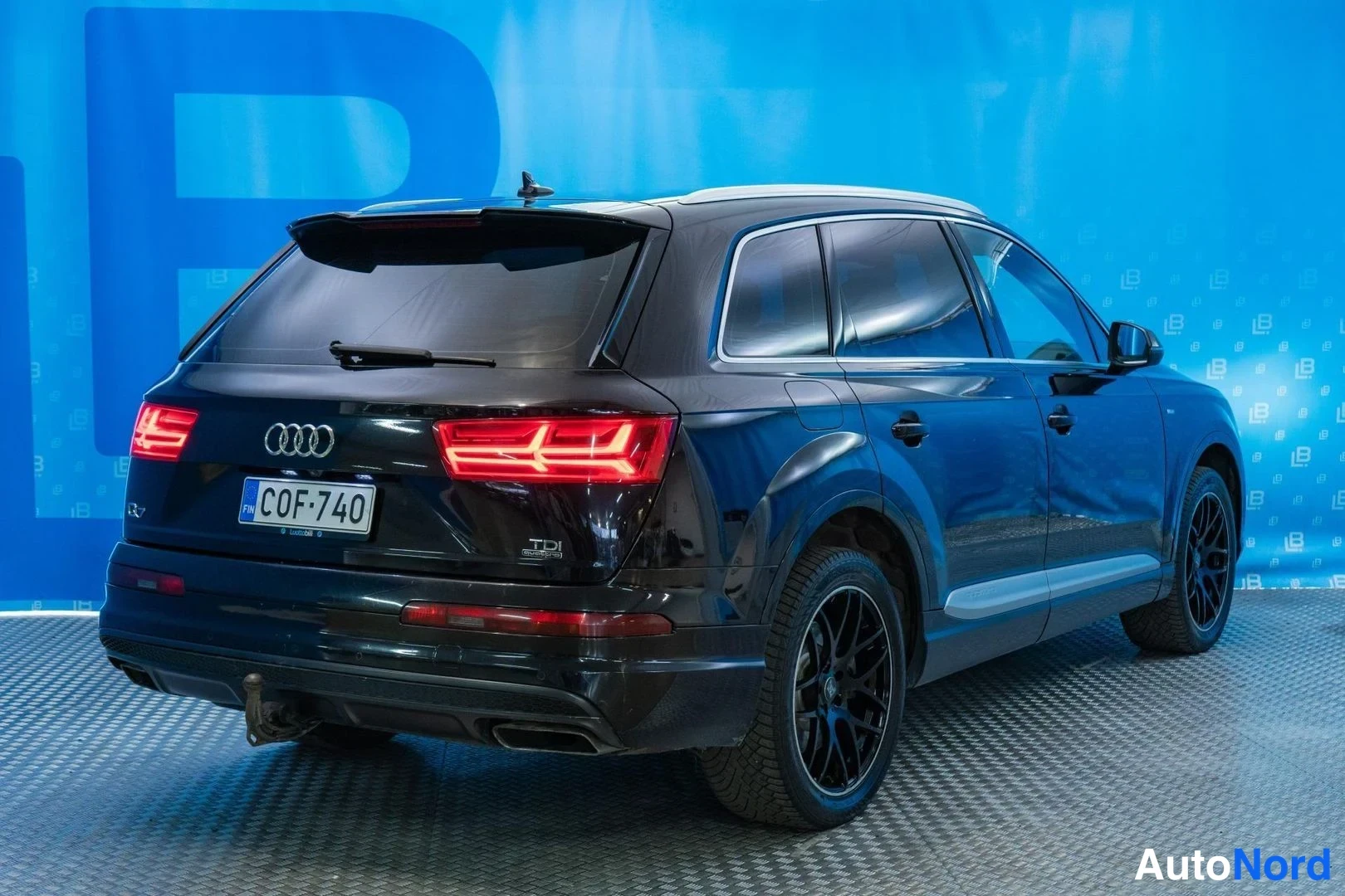 Black Audi Q7 2016, rear three-quarter, photo 5