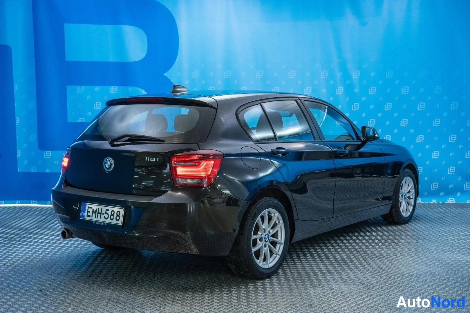 Black BMW 116i 2013, rear three-quarter, photo 4