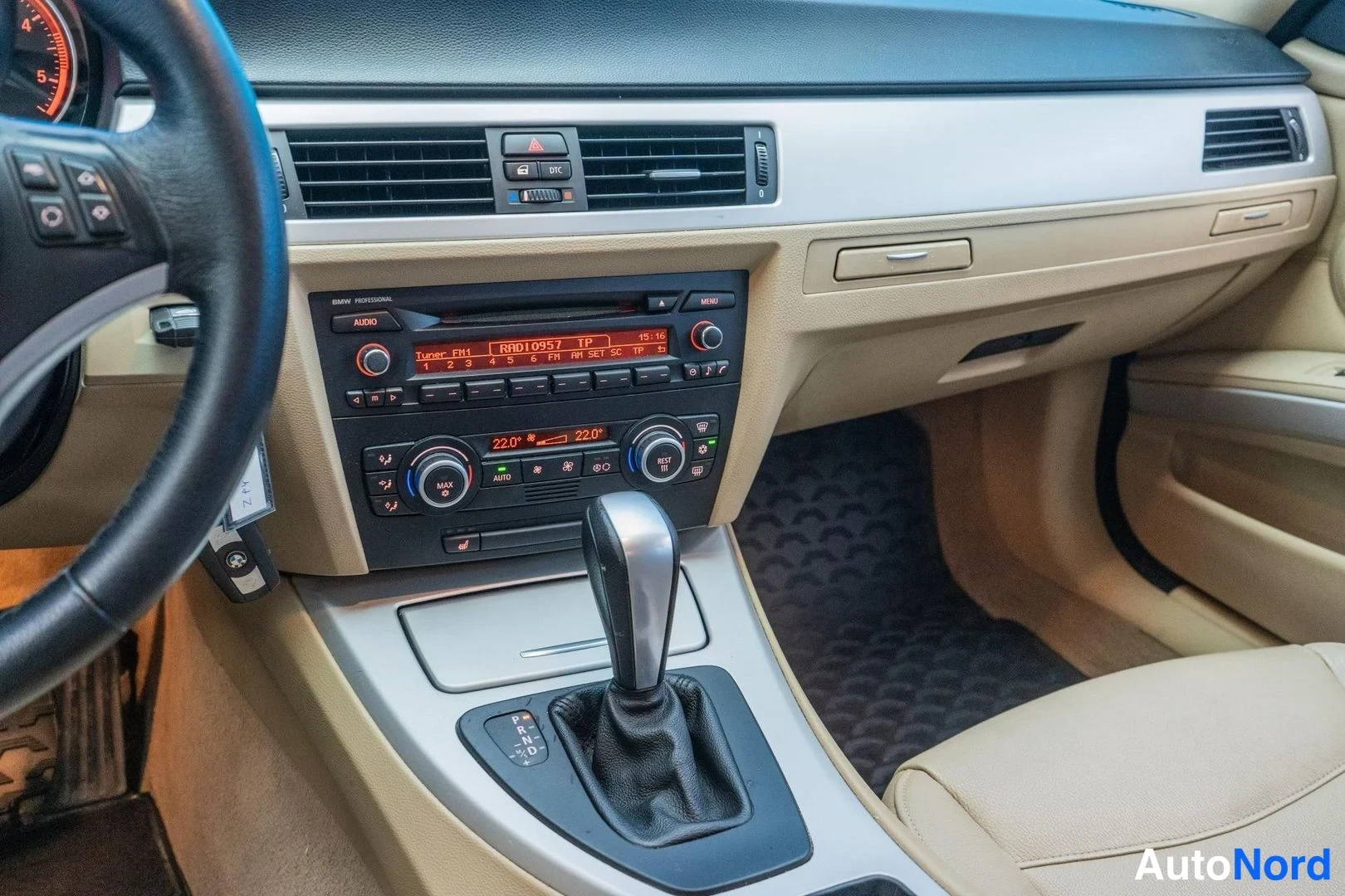 Grey BMW 325d 2009, detail, photo 13