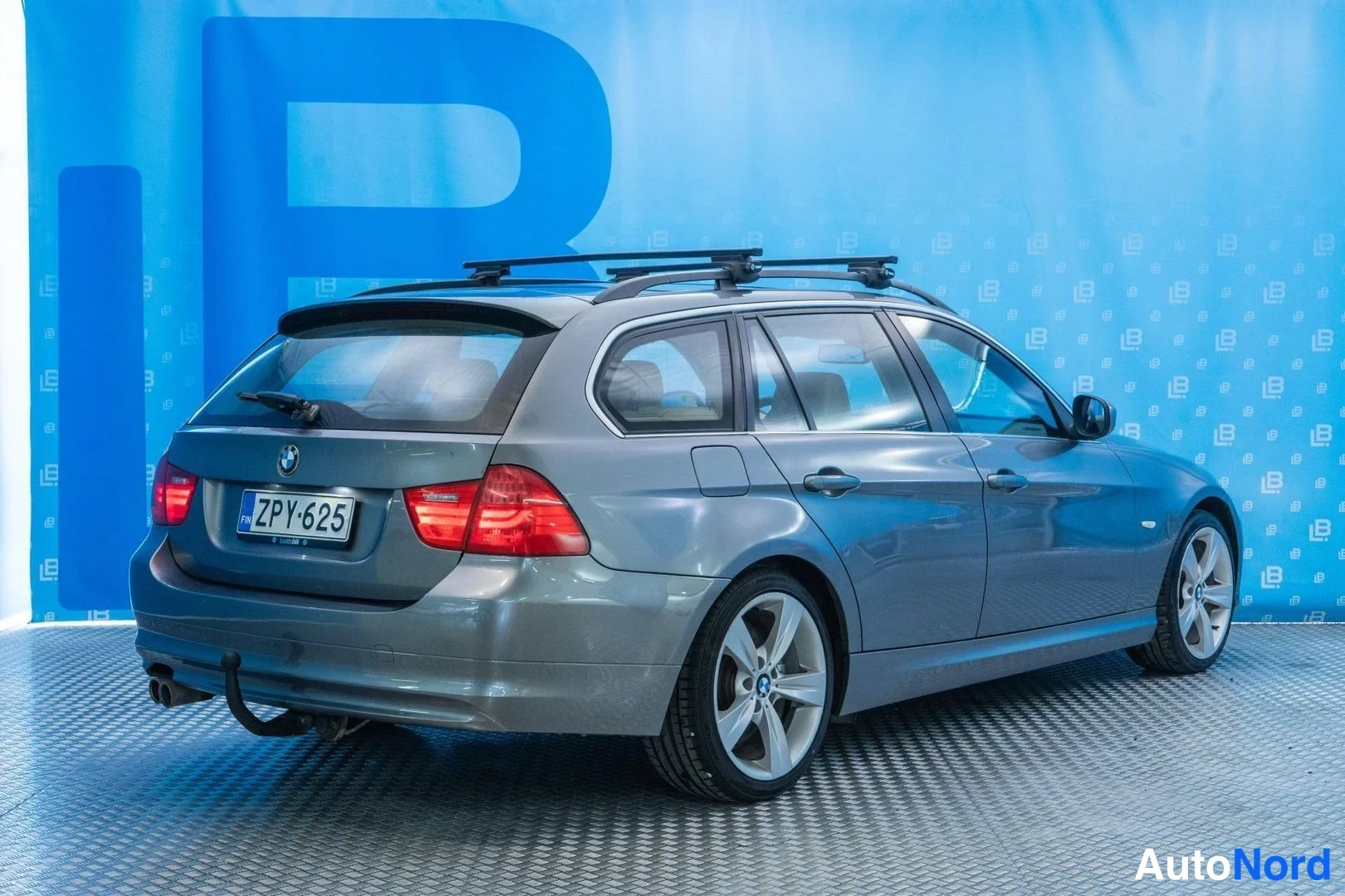 Grey BMW 325d 2009, rear three-quarter, photo 4