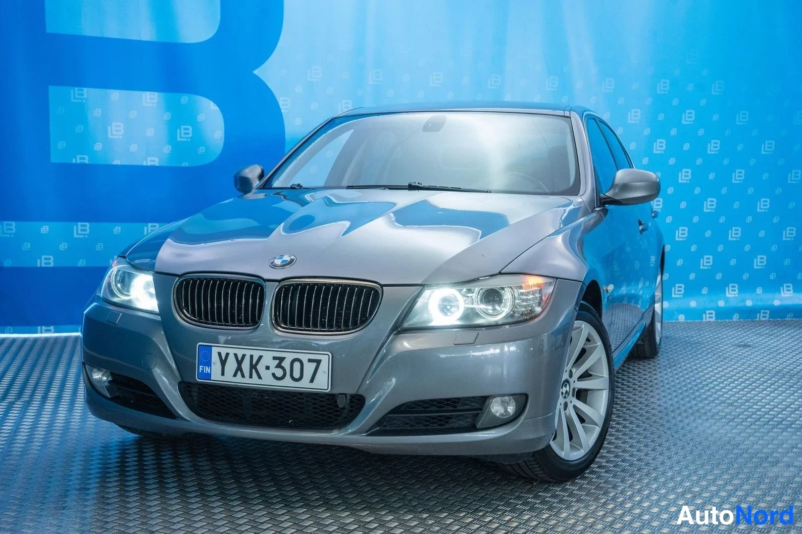 BMW 325i xDrive 2009