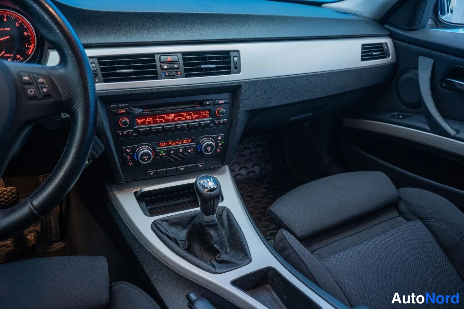Grey BMW 325i xDrive 2009, cockpit, photo 8