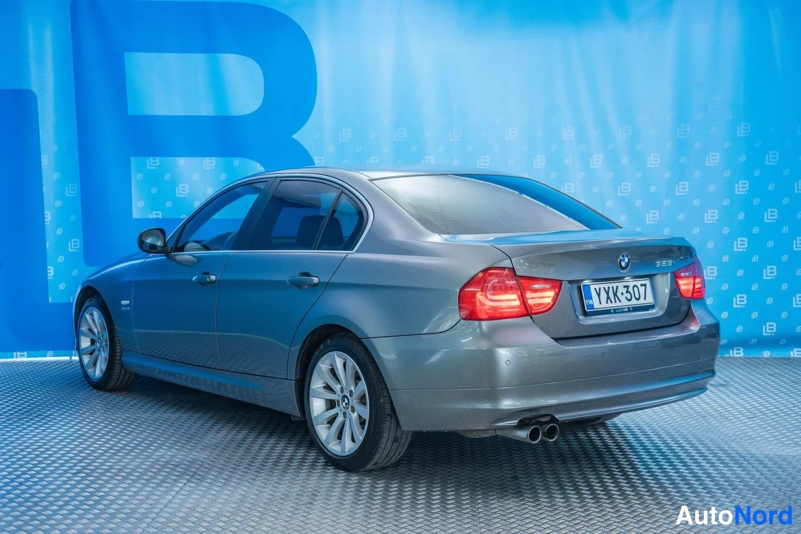 Grey BMW 325i xDrive 2009, rear three-quarter, photo 5