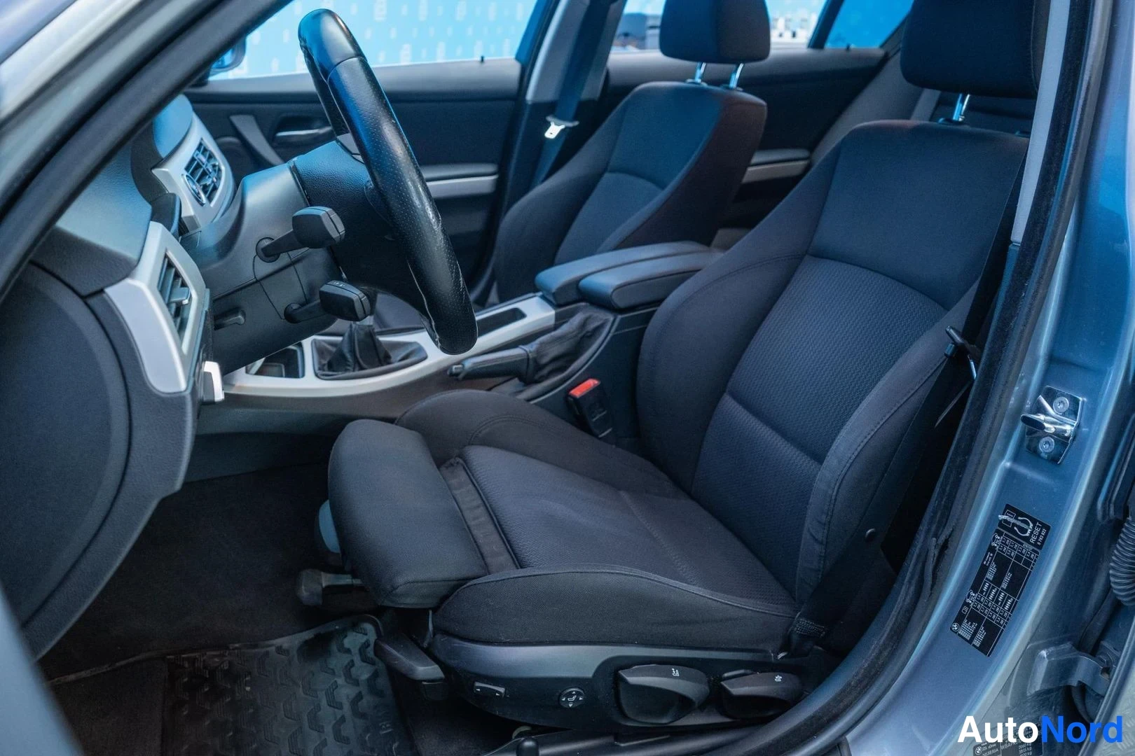 Grey BMW 325i xDrive 2009, front seats, photo 10