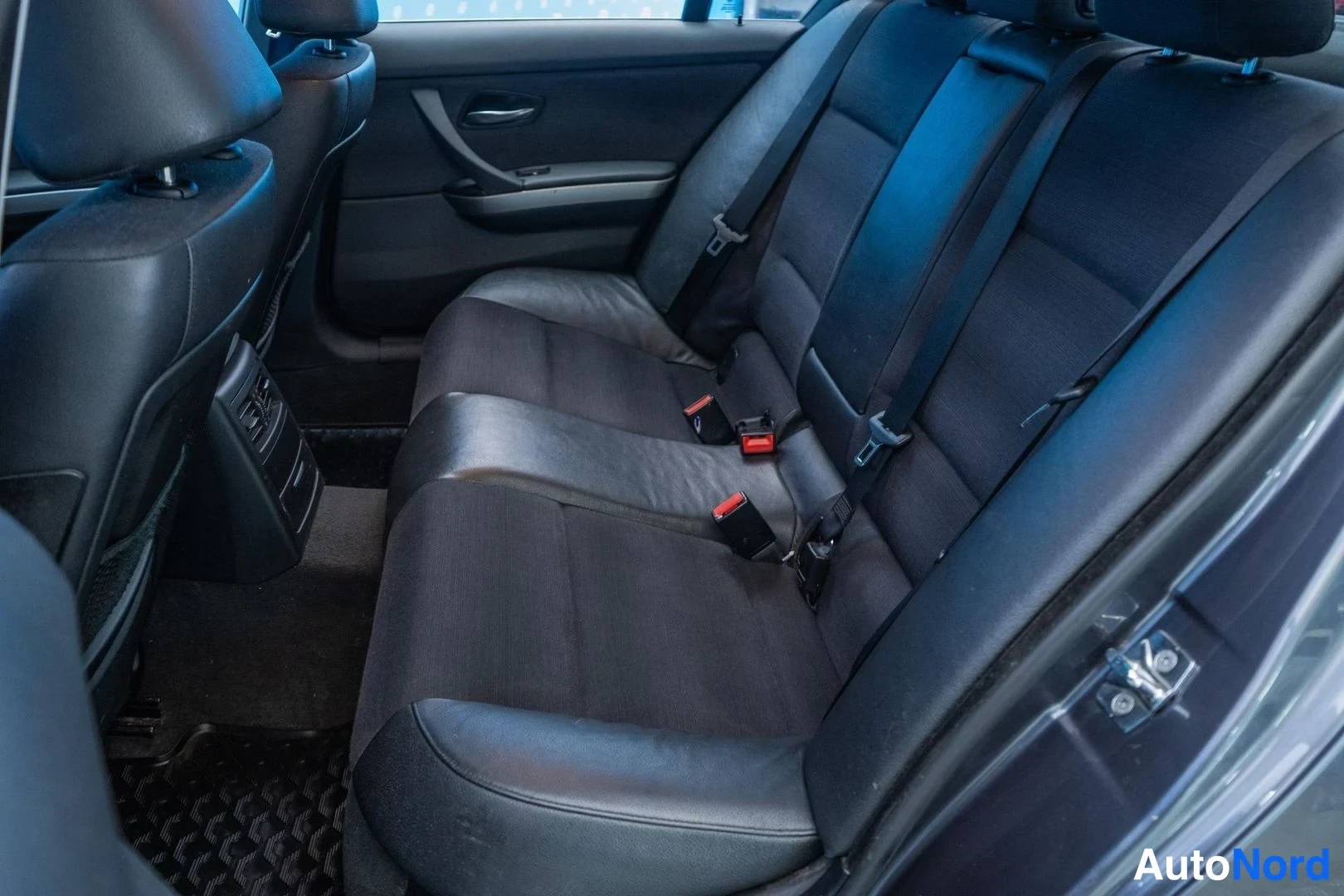 Grey BMW 325d 2008, rear seats, photo 11