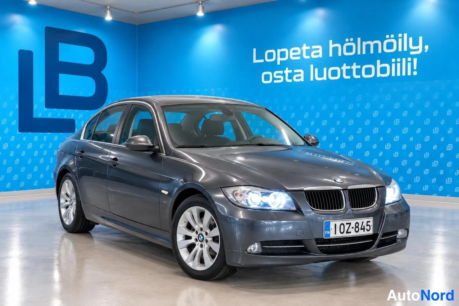 Grey BMW 325d 2008, front three-quarter, nose to the right, photo 2