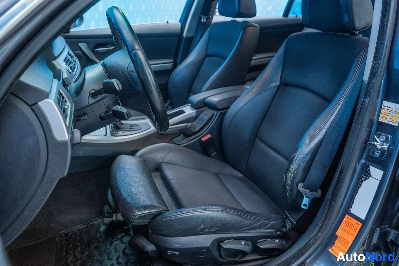 Grey BMW 325d 2008, front seats, photo 10