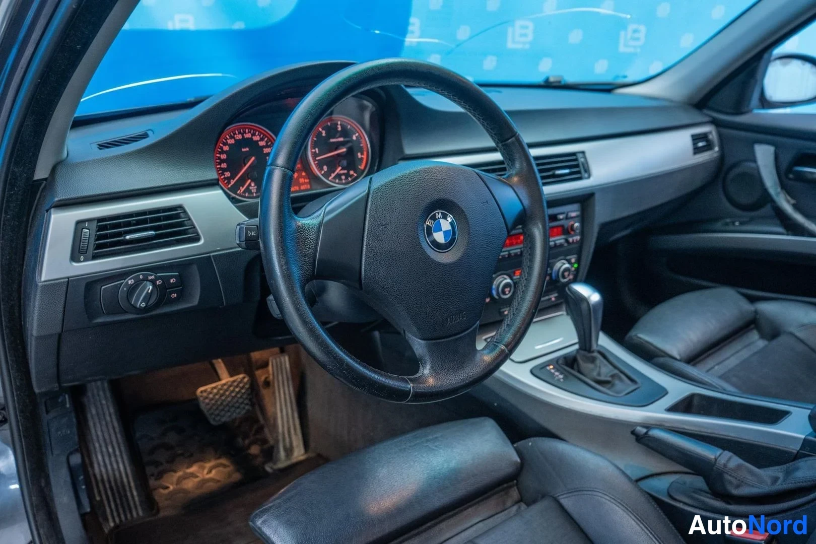 Grey BMW 325d 2008, cockpit, photo 7