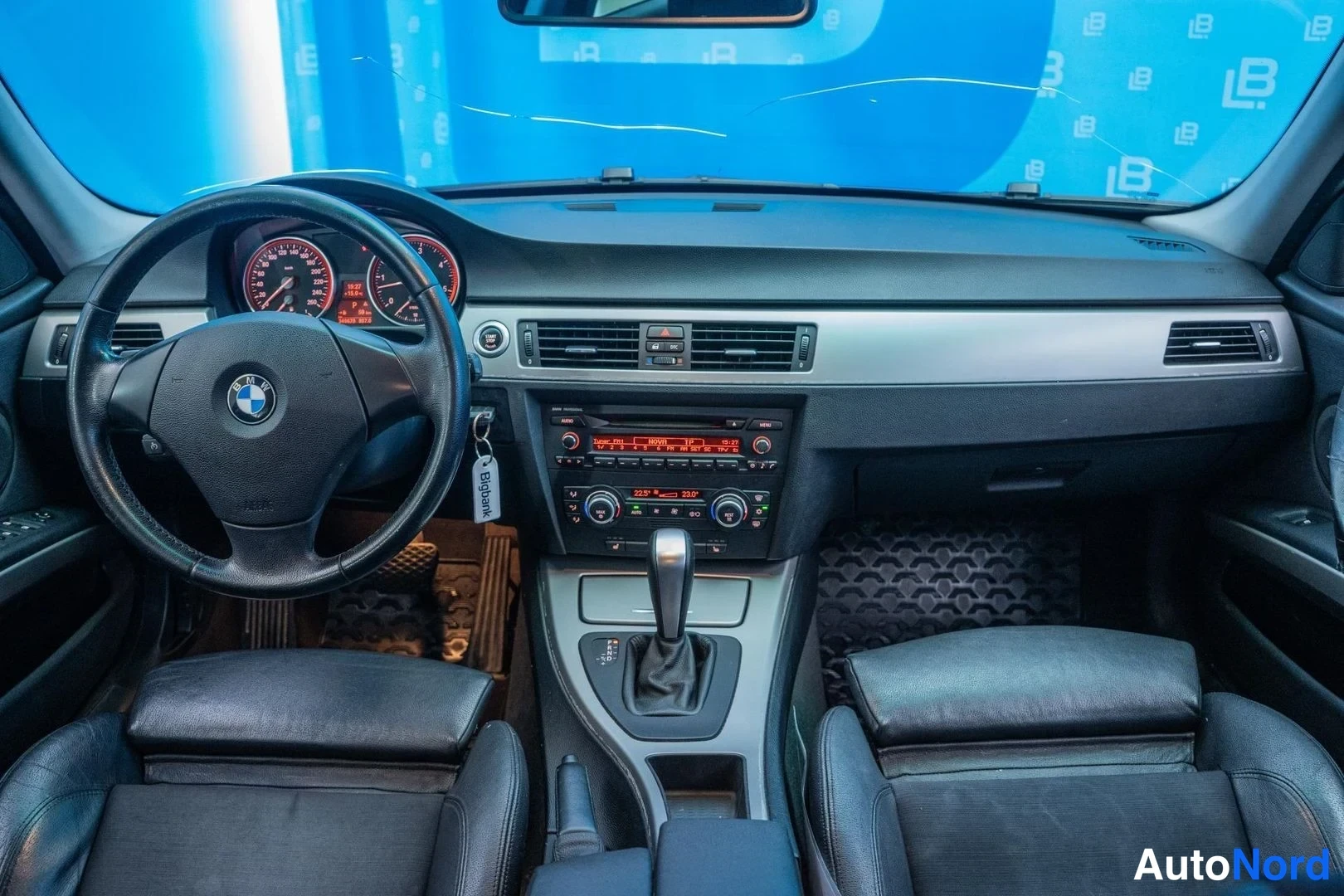Grey BMW 325d 2008, cockpit, photo 9
