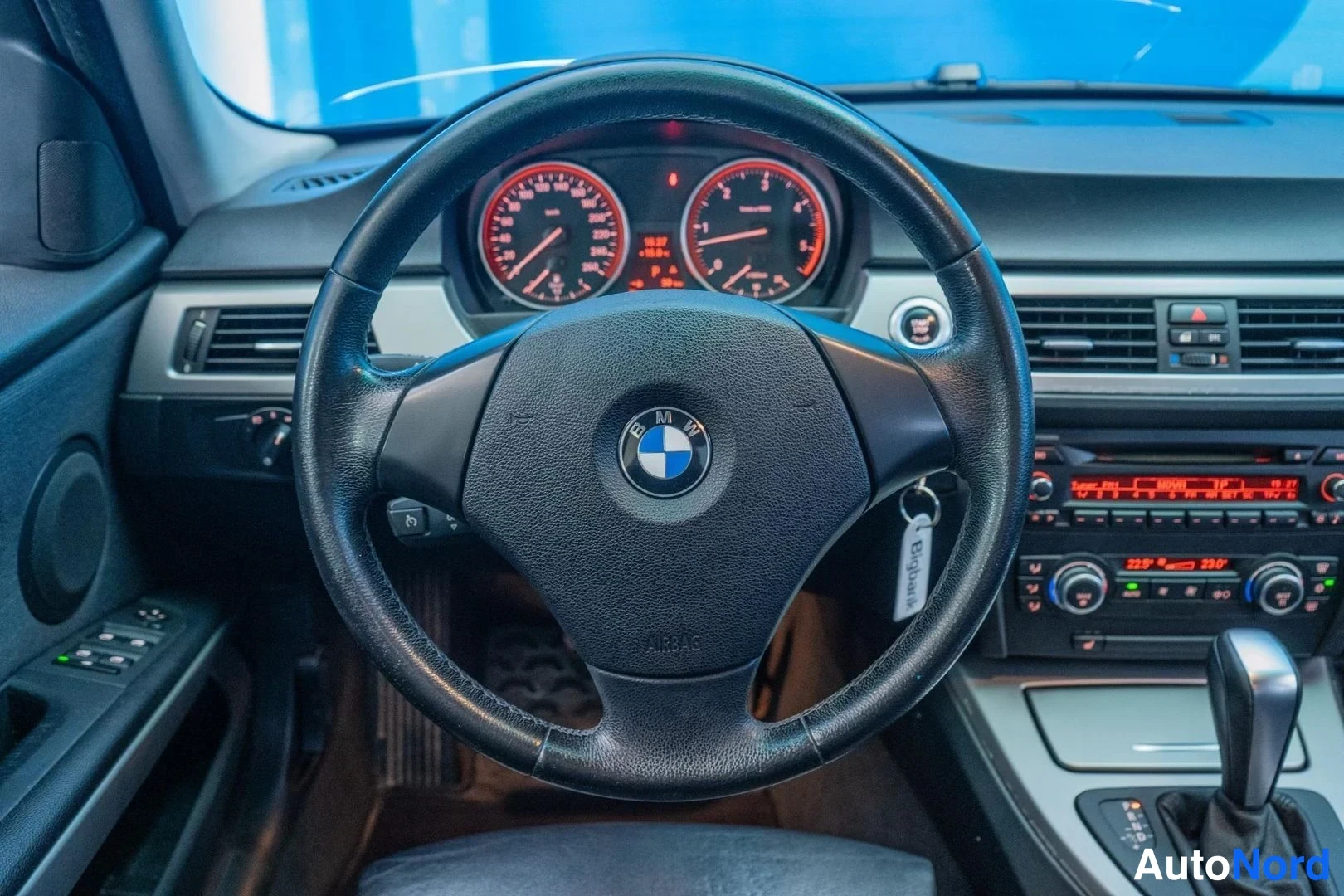 Grey BMW 325d 2008, detail, photo 12