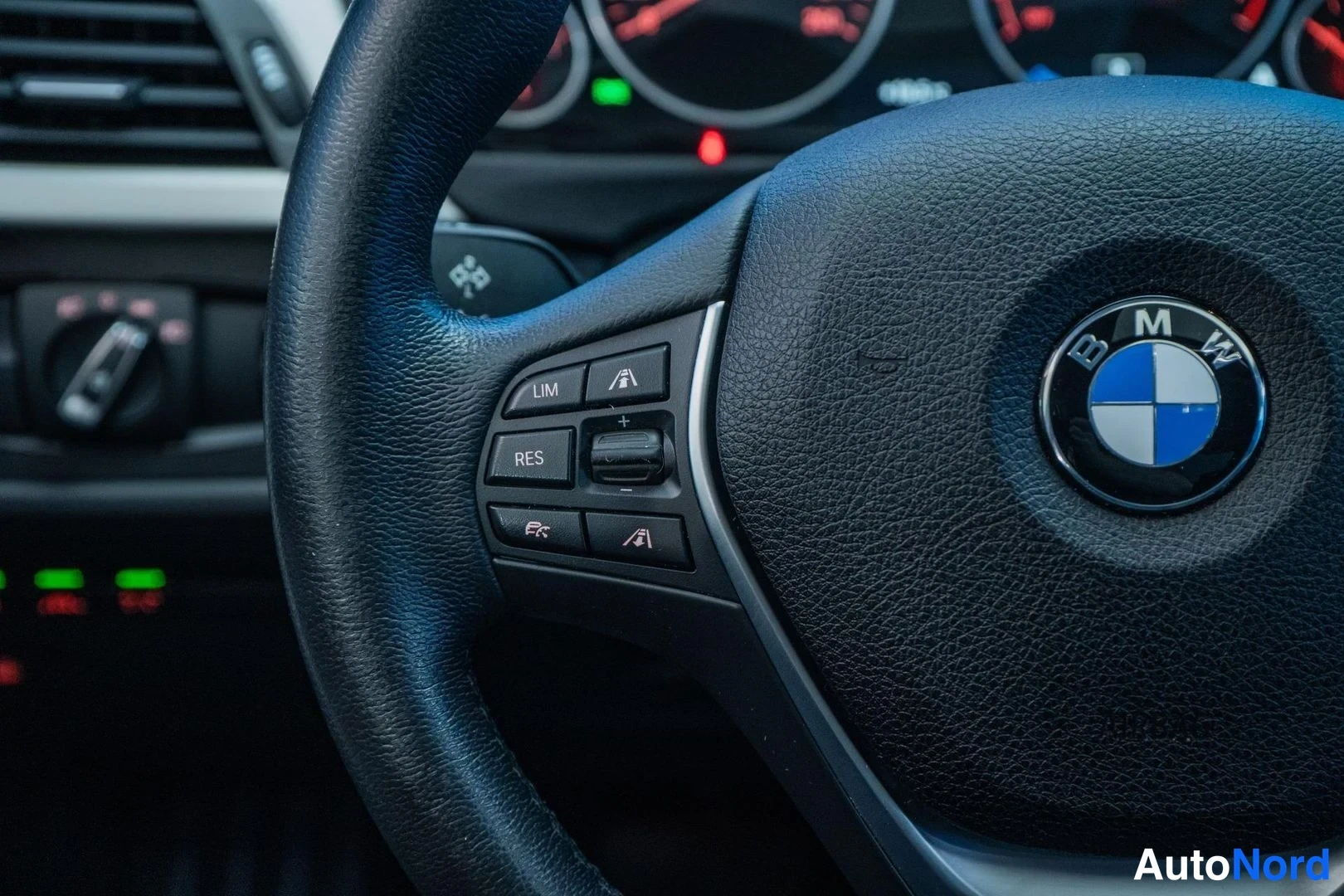 White BMW 330e 2017, detail, photo 15