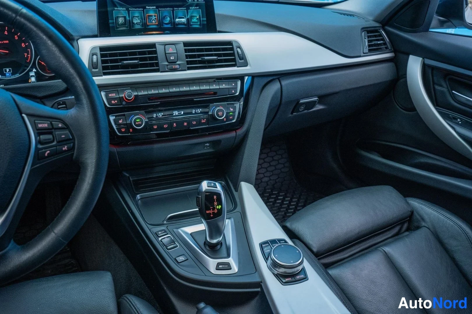 White BMW 330e 2017, cockpit, photo 9