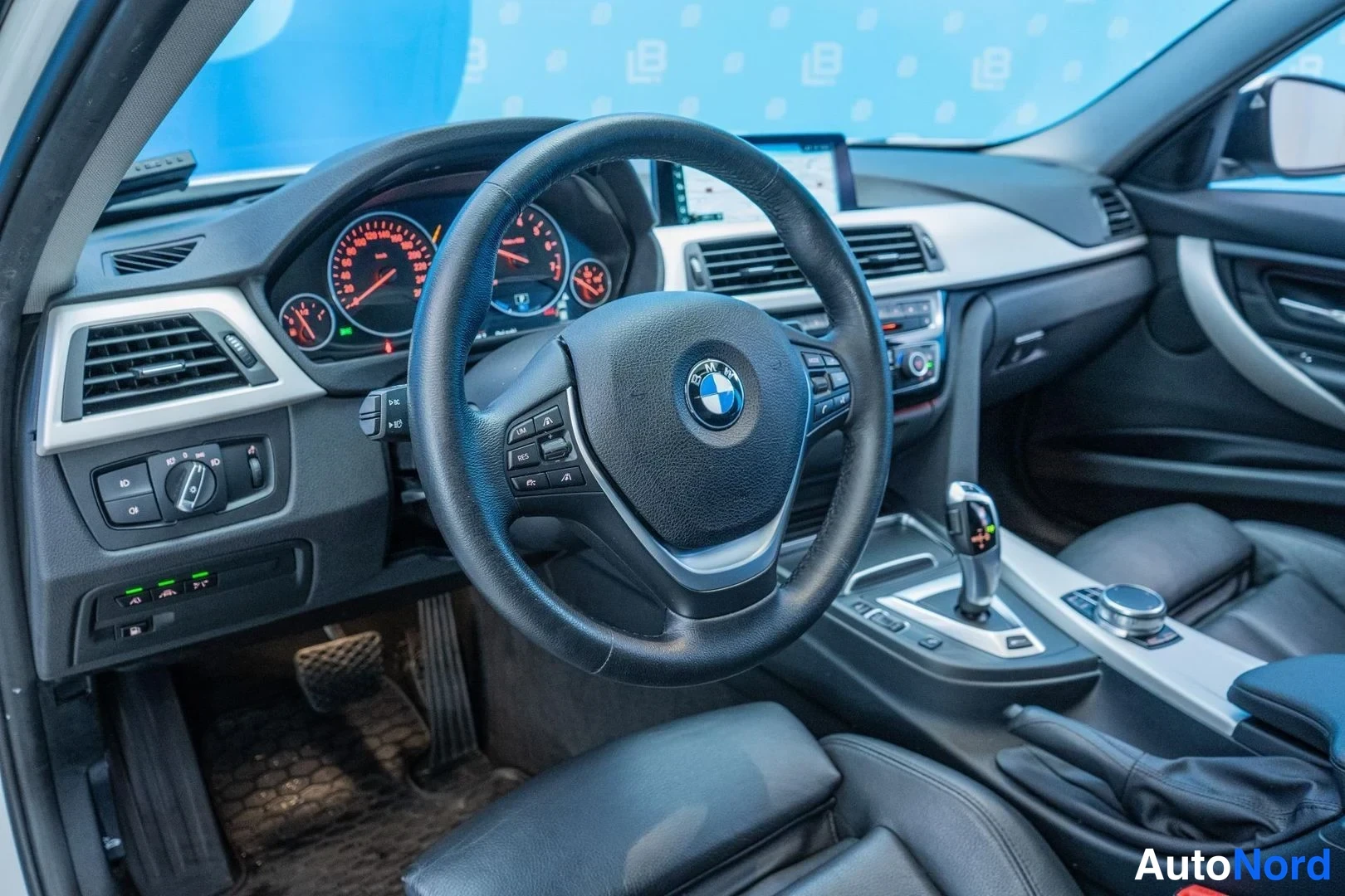 White BMW 330e 2017, cockpit, photo 10