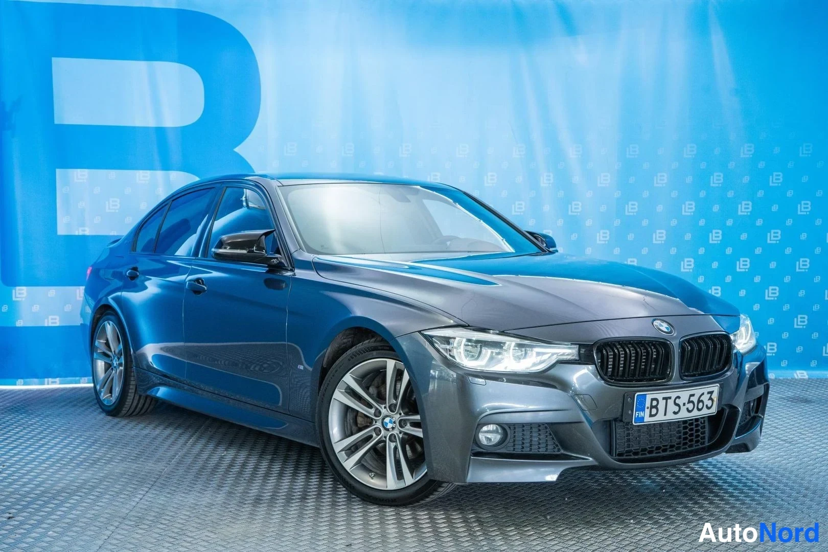 Grey BMW 330e 2017, front three-quarter, nose to the right, photo 2