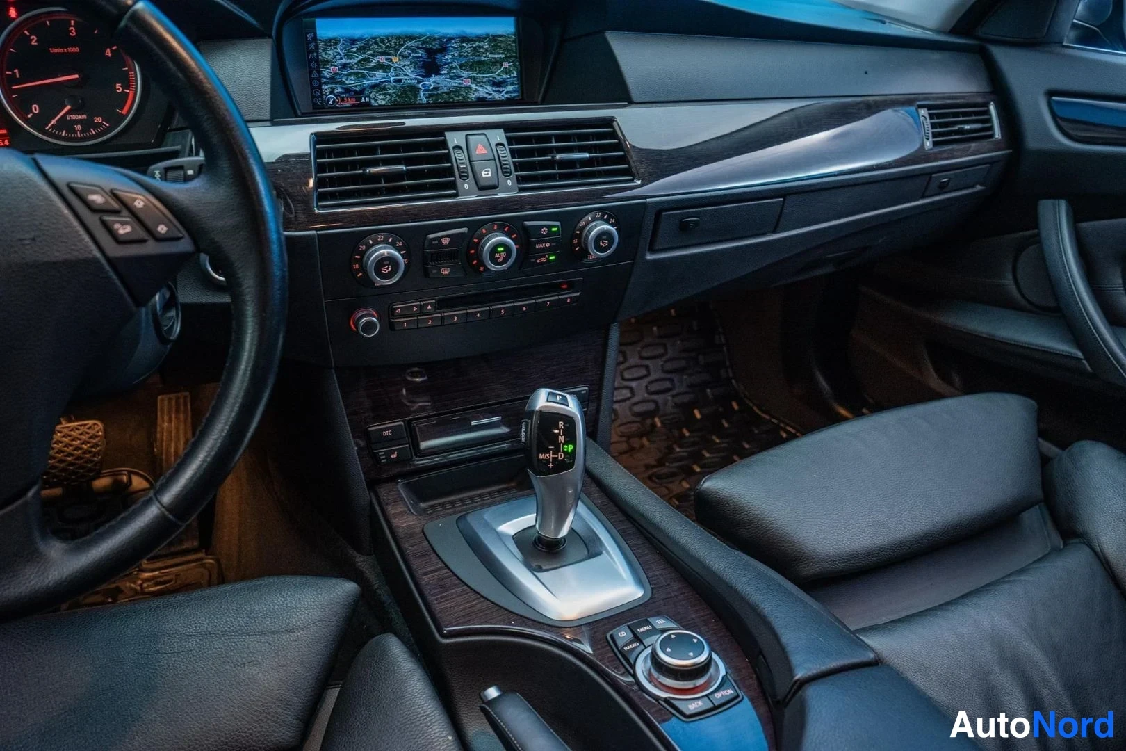 Grey BMW 525d xDrive 2010, cockpit, photo 10