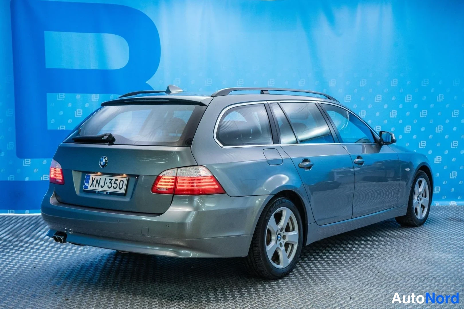Grey BMW 525d xDrive 2010, rear three-quarter, photo 4