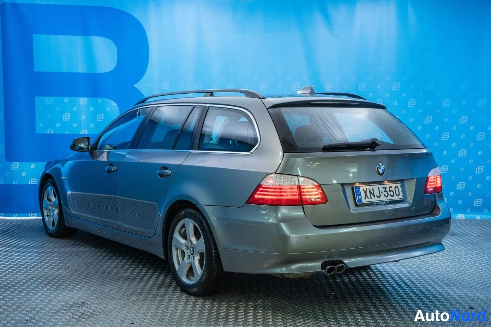 Grey BMW 525d xDrive 2010, rear three-quarter, photo 5