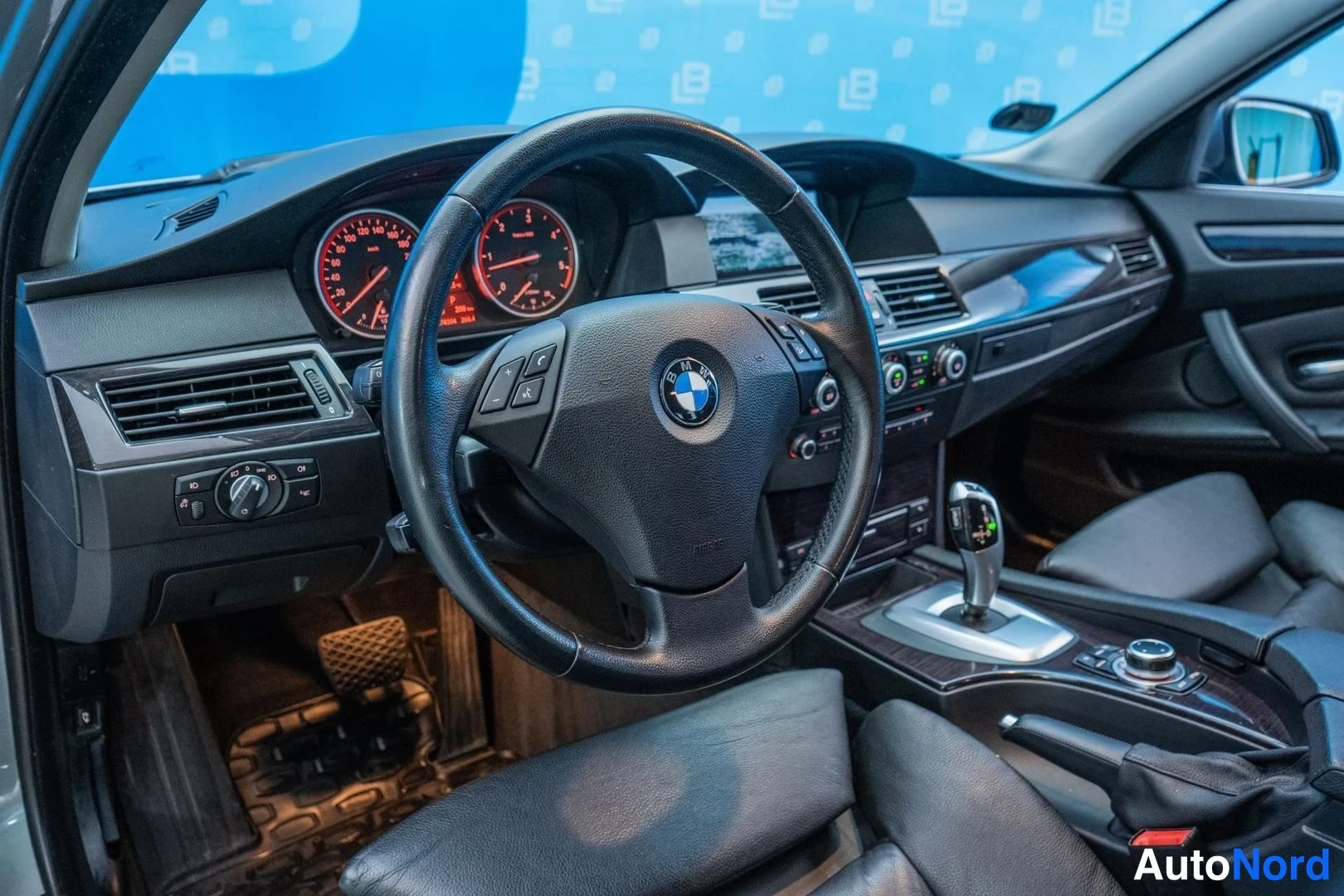Grey BMW 525d xDrive 2010, cockpit, photo 7