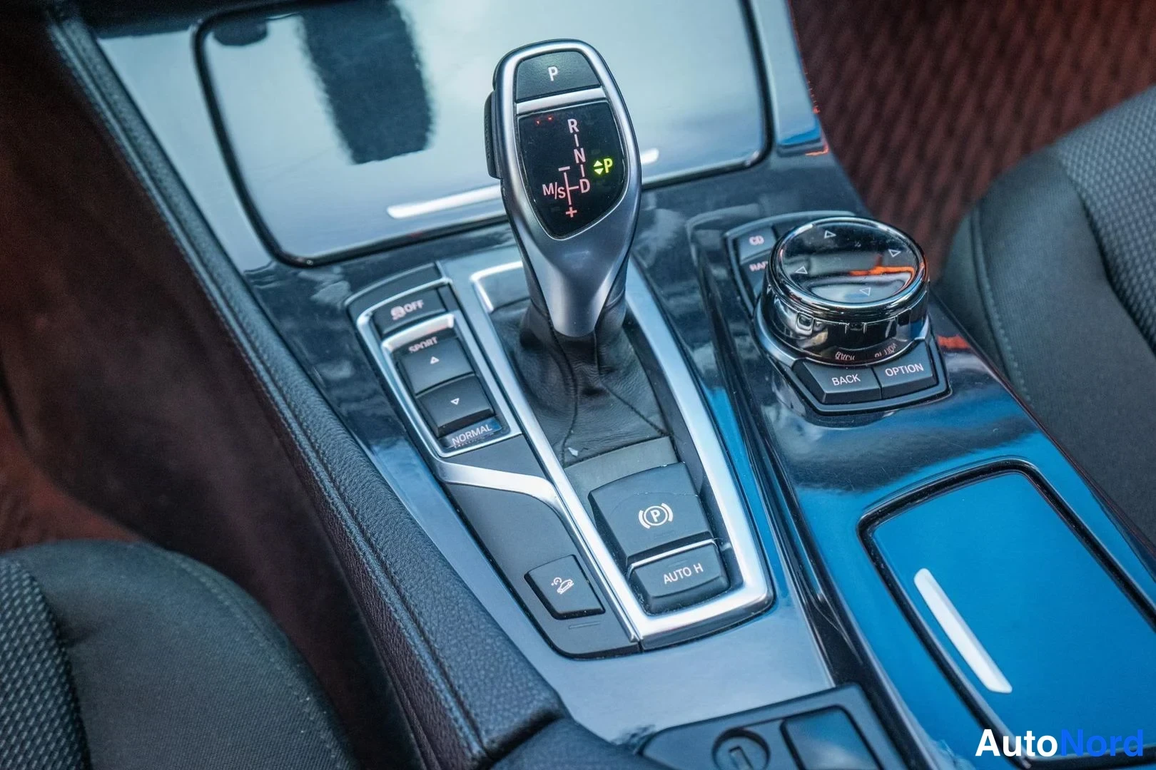 Black BMW 530d xDrive 2011, detail, photo 15