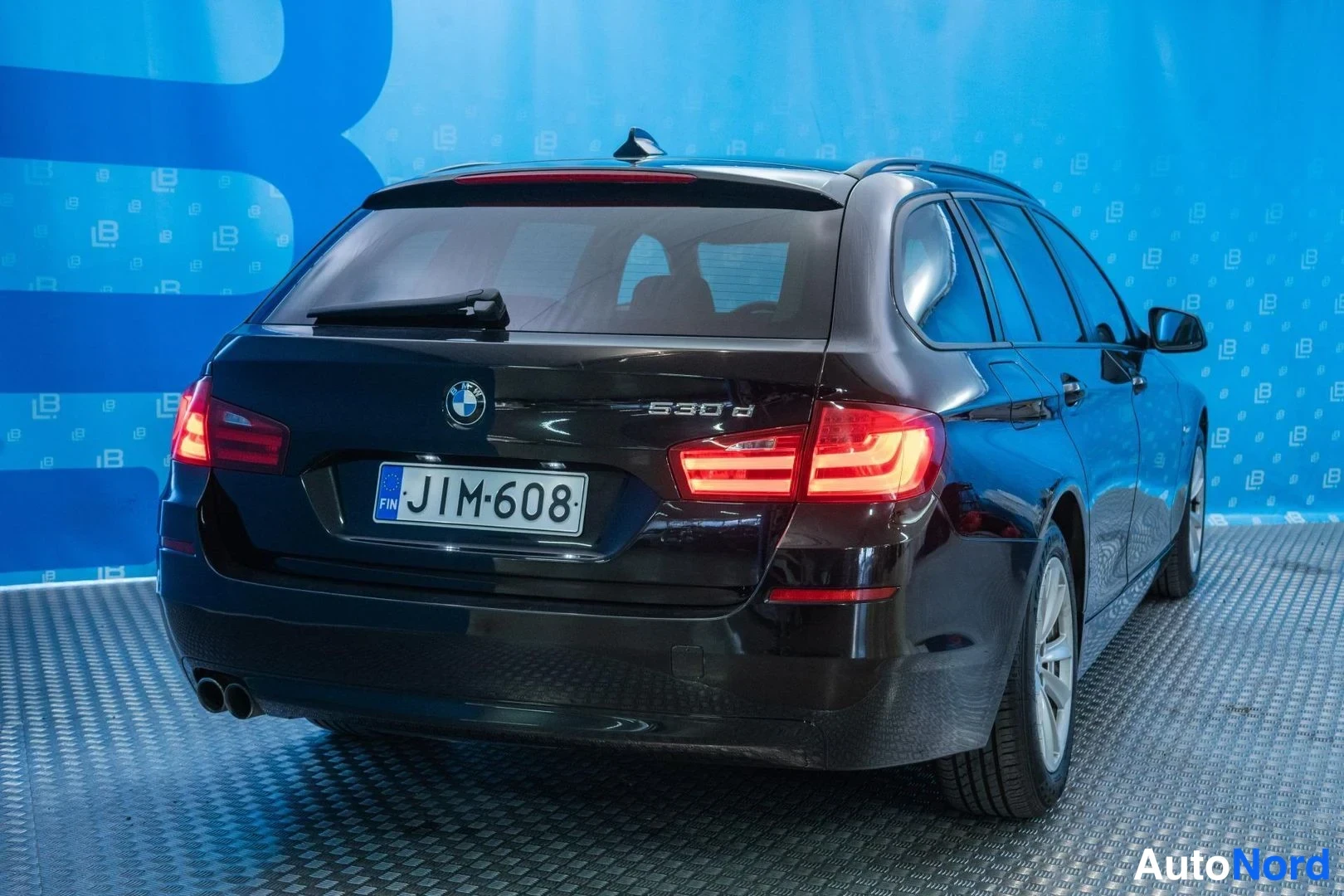 Black BMW 530d xDrive 2011, rear three-quarter, photo 5