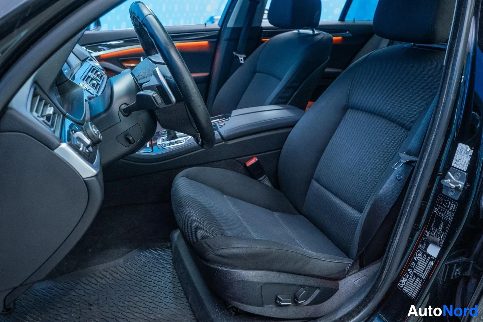 Black BMW 530d xDrive 2011, front seats, photo 11