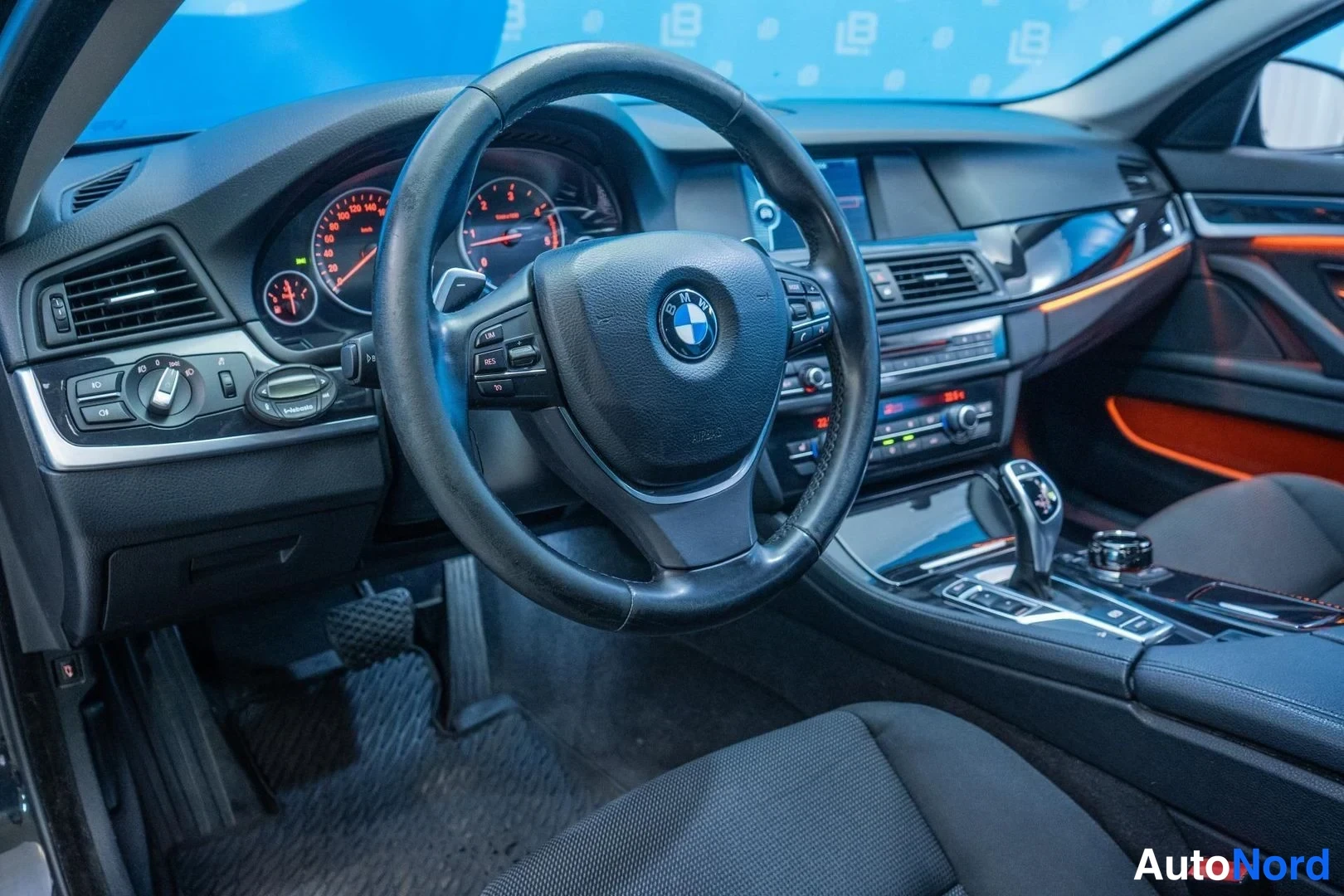 Black BMW 530d xDrive 2011, cockpit, photo 7