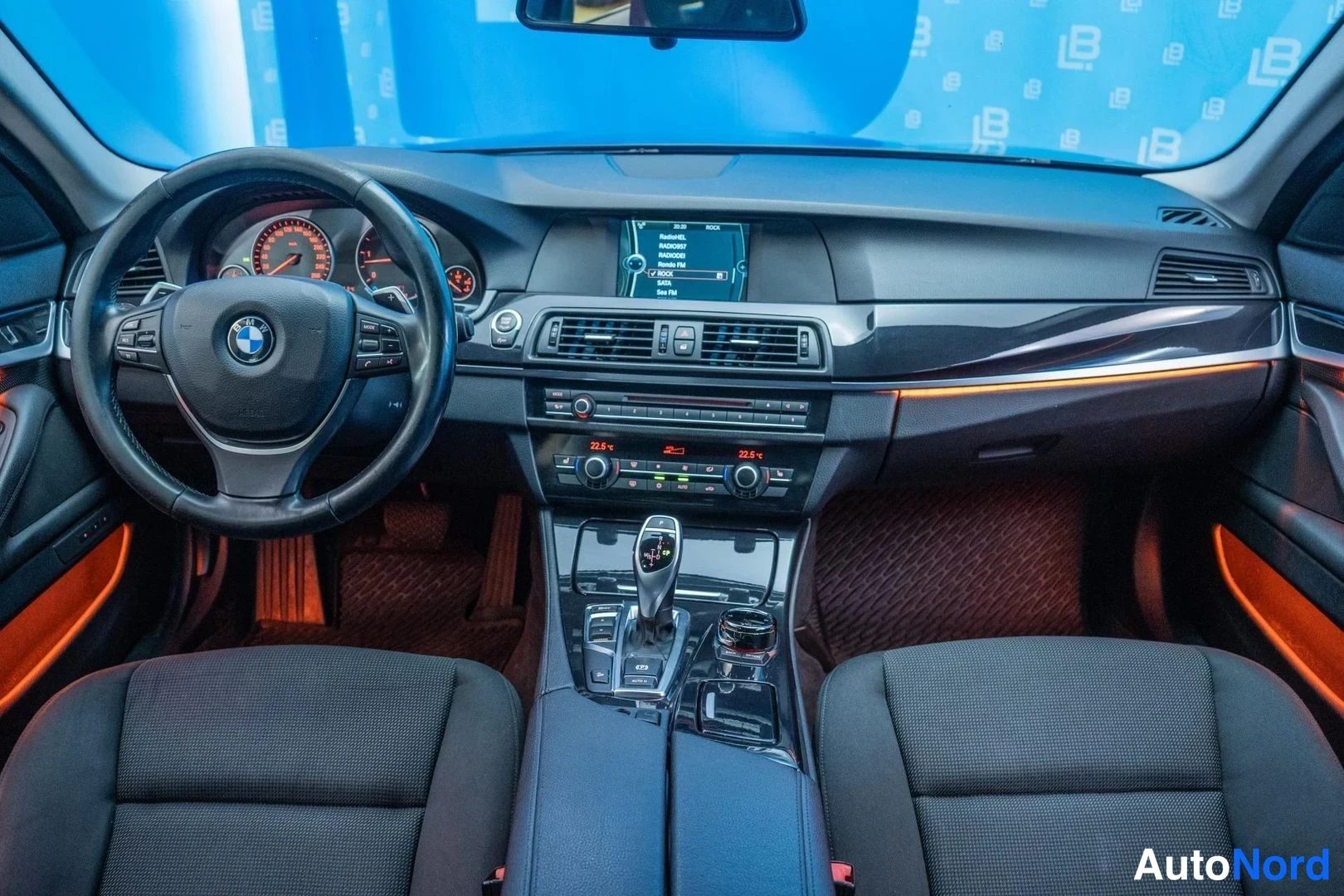 Black BMW 530d xDrive 2011, cockpit, photo 8