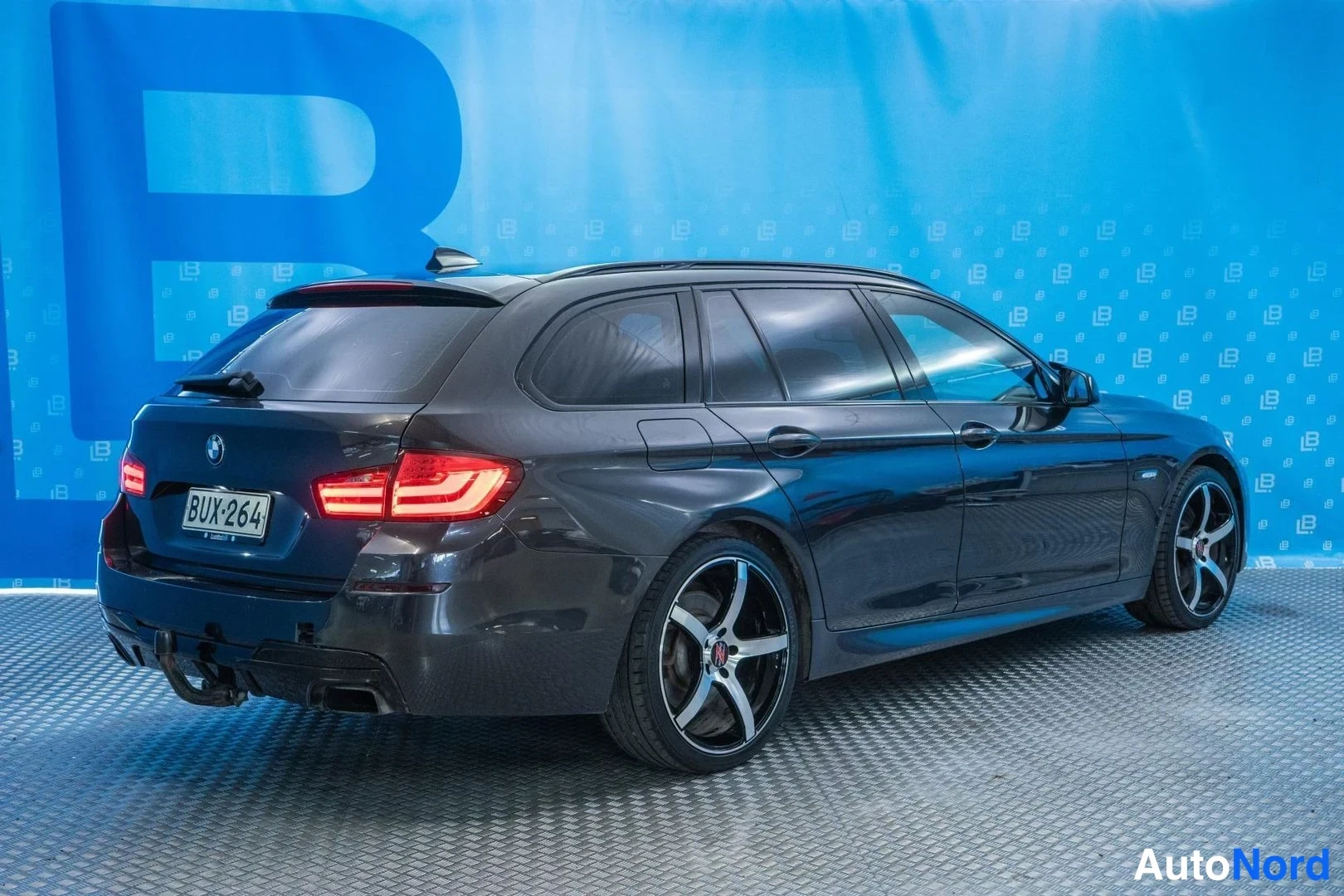 Grey BMW M550d xDrive 2012, rear three-quarter, photo 4