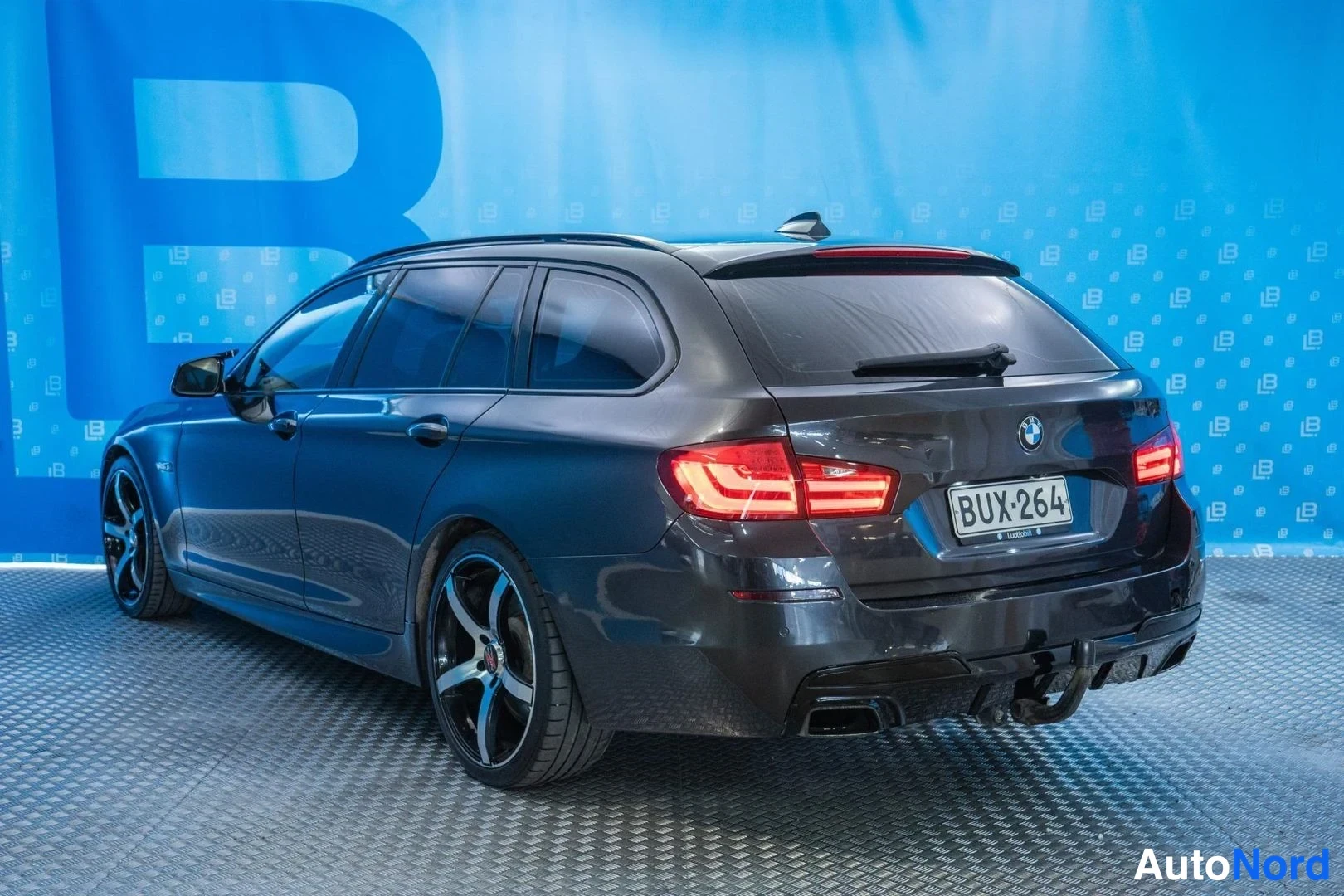 Grey BMW M550d xDrive 2012, rear three-quarter, photo 6