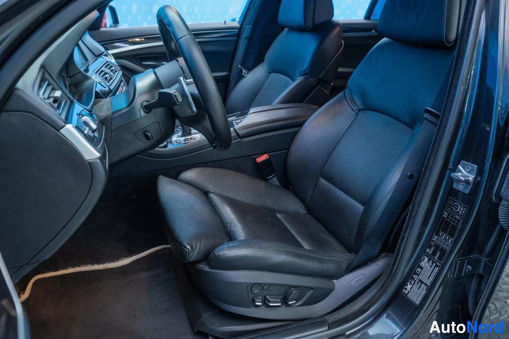 Grey BMW M550d xDrive 2012, front seats, photo 10