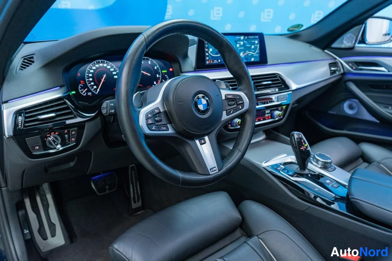 Black BMW M550d xDrive 2019, cockpit, photo 8