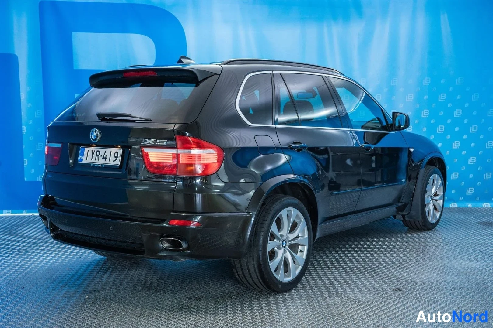 Black BMW X5 xDrive48i 2009, rear three-quarter, photo 6