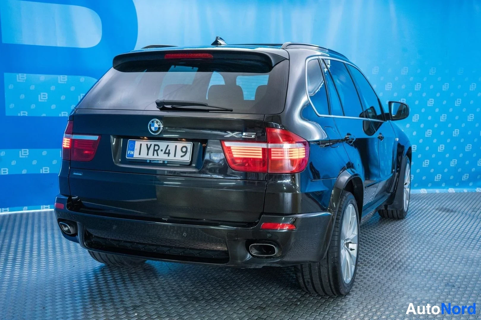 Black BMW X5 xDrive48i 2009, rear three-quarter, photo 4