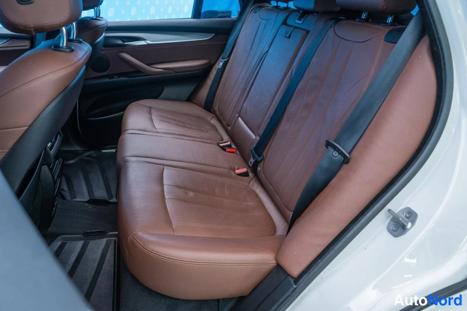 White BMW X5 xDrive40e 2017, rear seats, photo 12