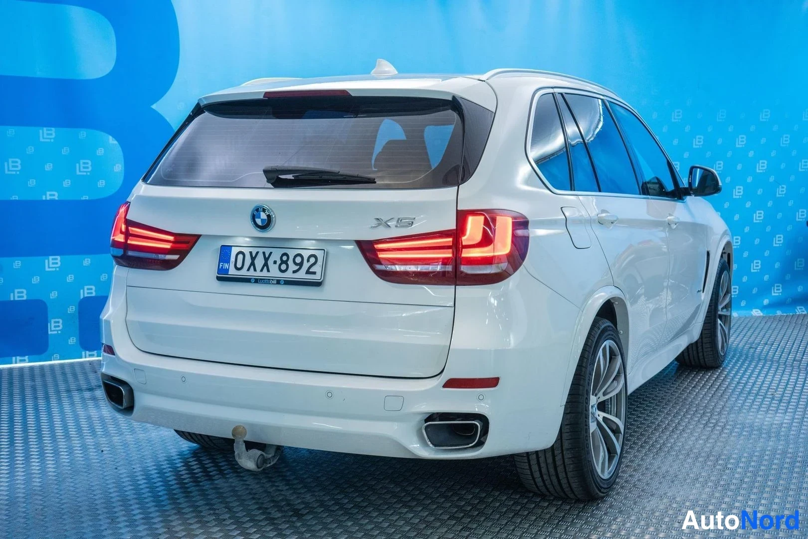 White BMW X5 xDrive40e 2017, rear three-quarter, photo 4