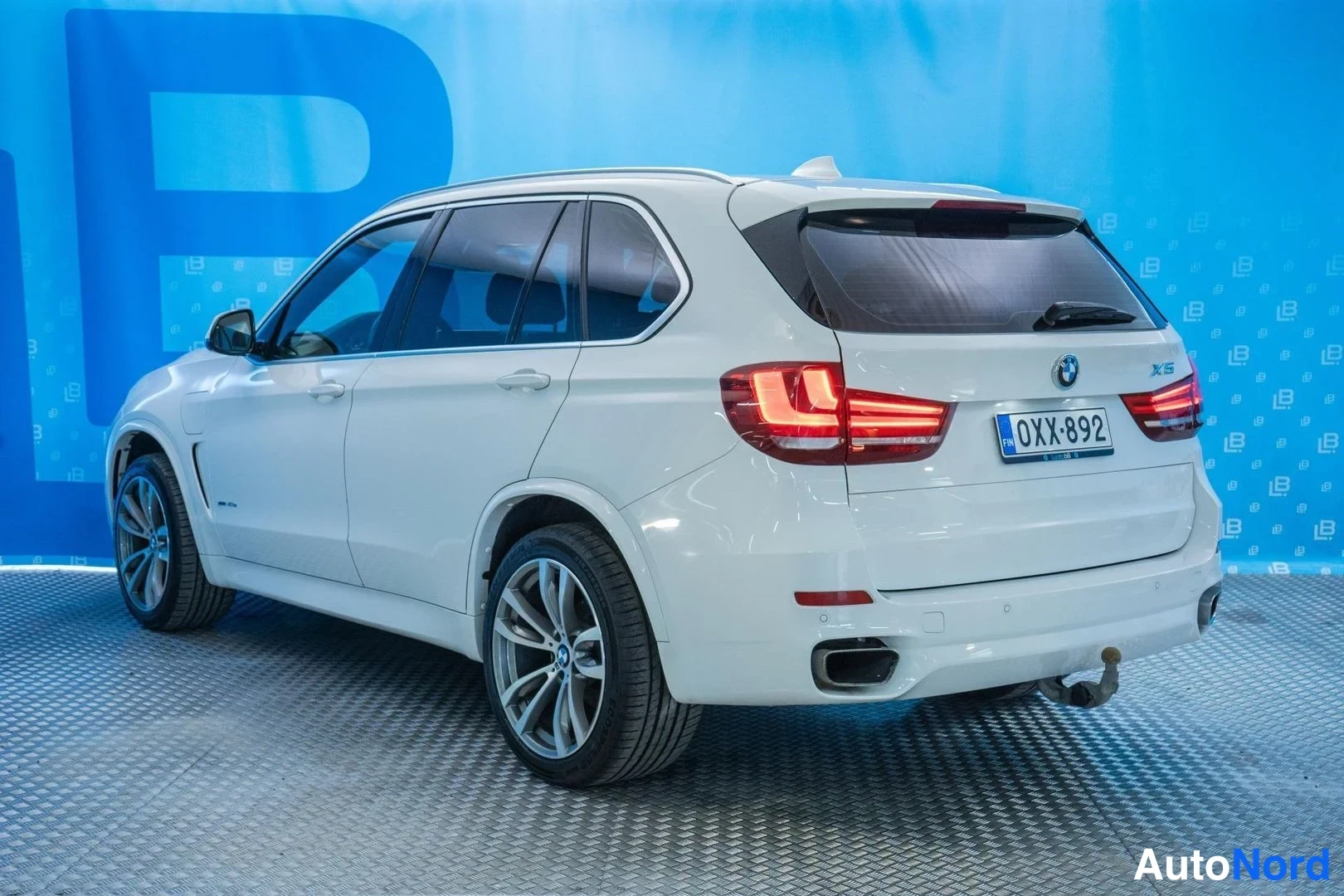 White BMW X5 xDrive40e 2017, rear three-quarter, photo 5