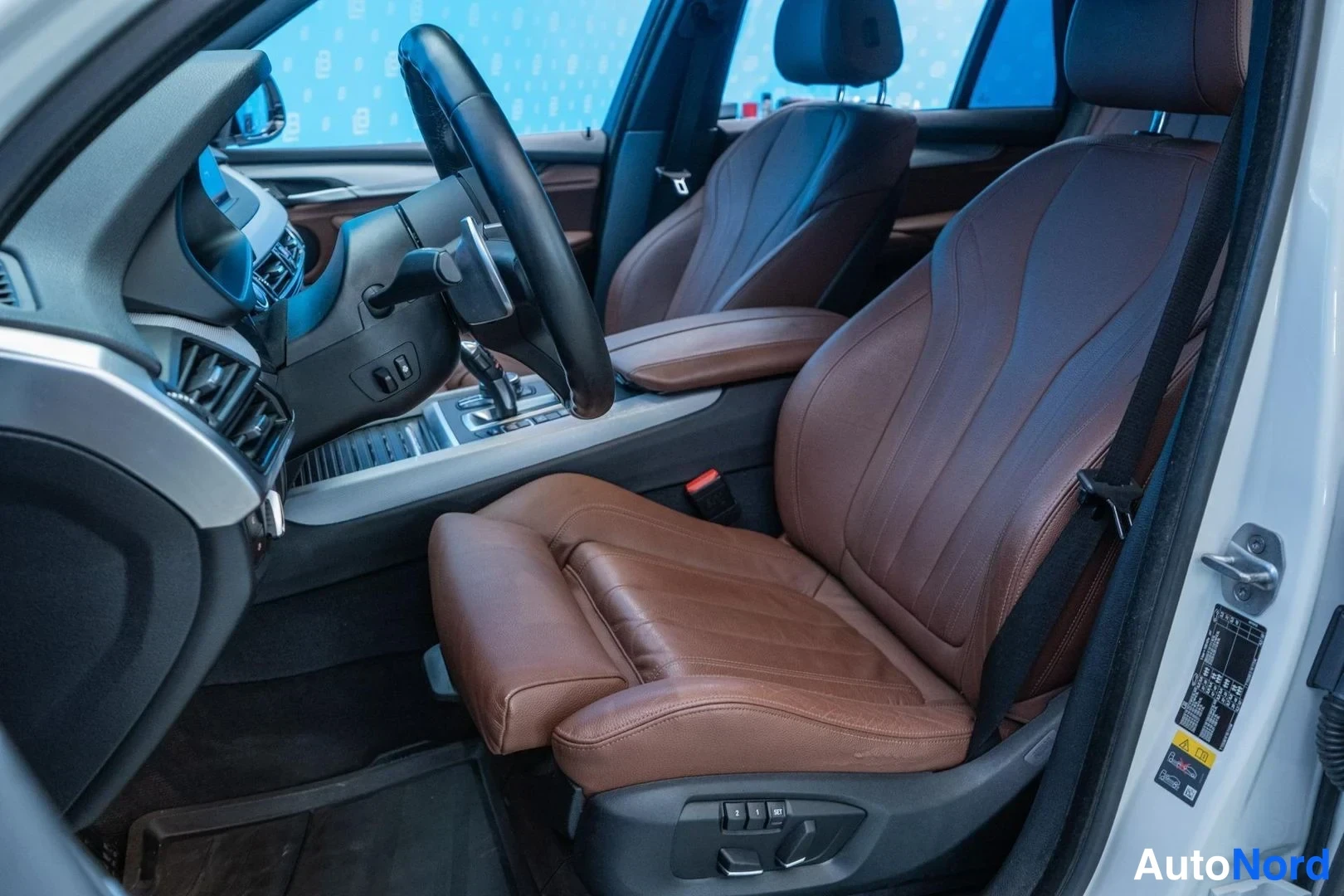 White BMW X5 xDrive40e 2017, front seats, photo 11