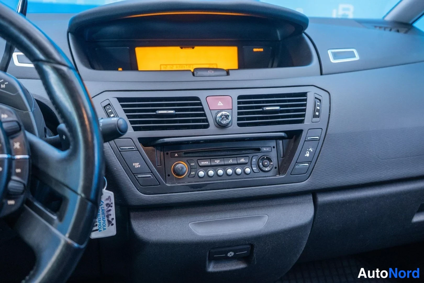 Red Citroen C4 Picasso 2008, detail, photo 13