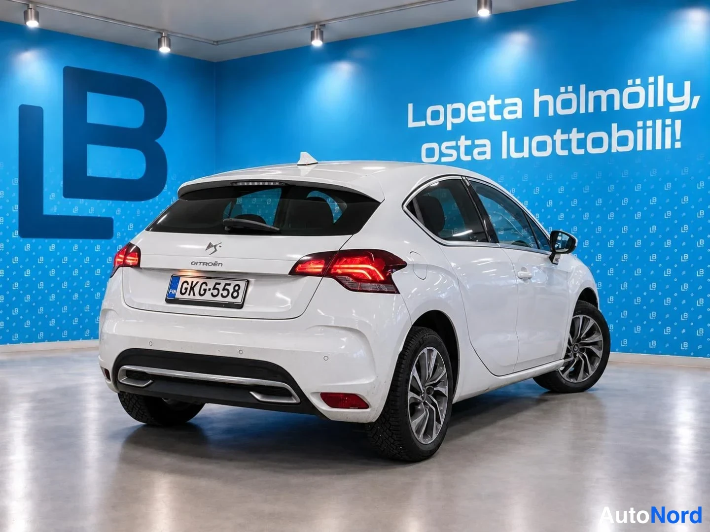 White Citroen DS4 2011, rear three-quarter, photo 2