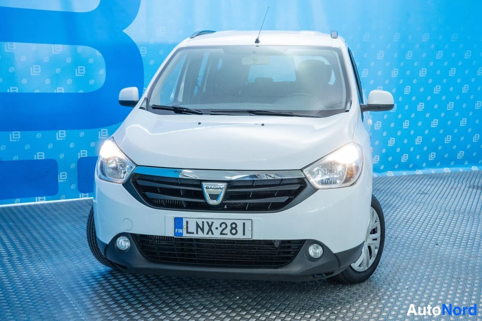 White Dacia Lodgy 2017, front, photo 3