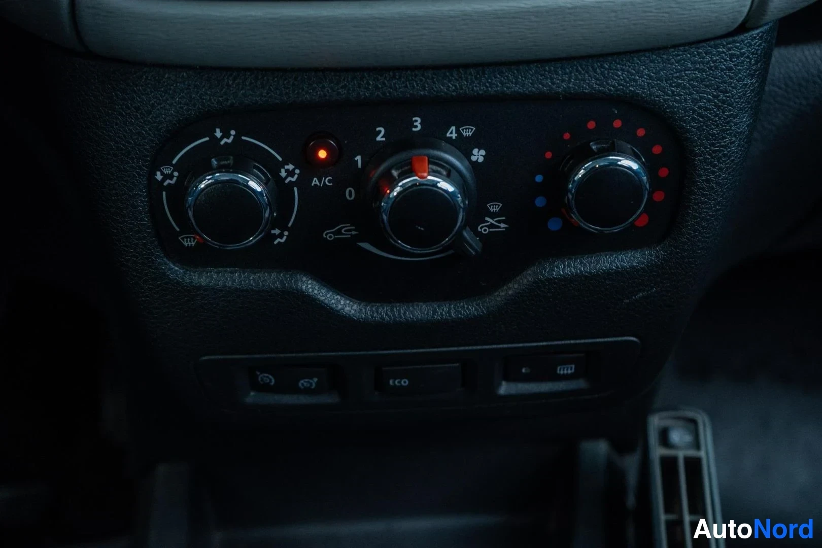 White Dacia Lodgy 2017, detail, photo 14